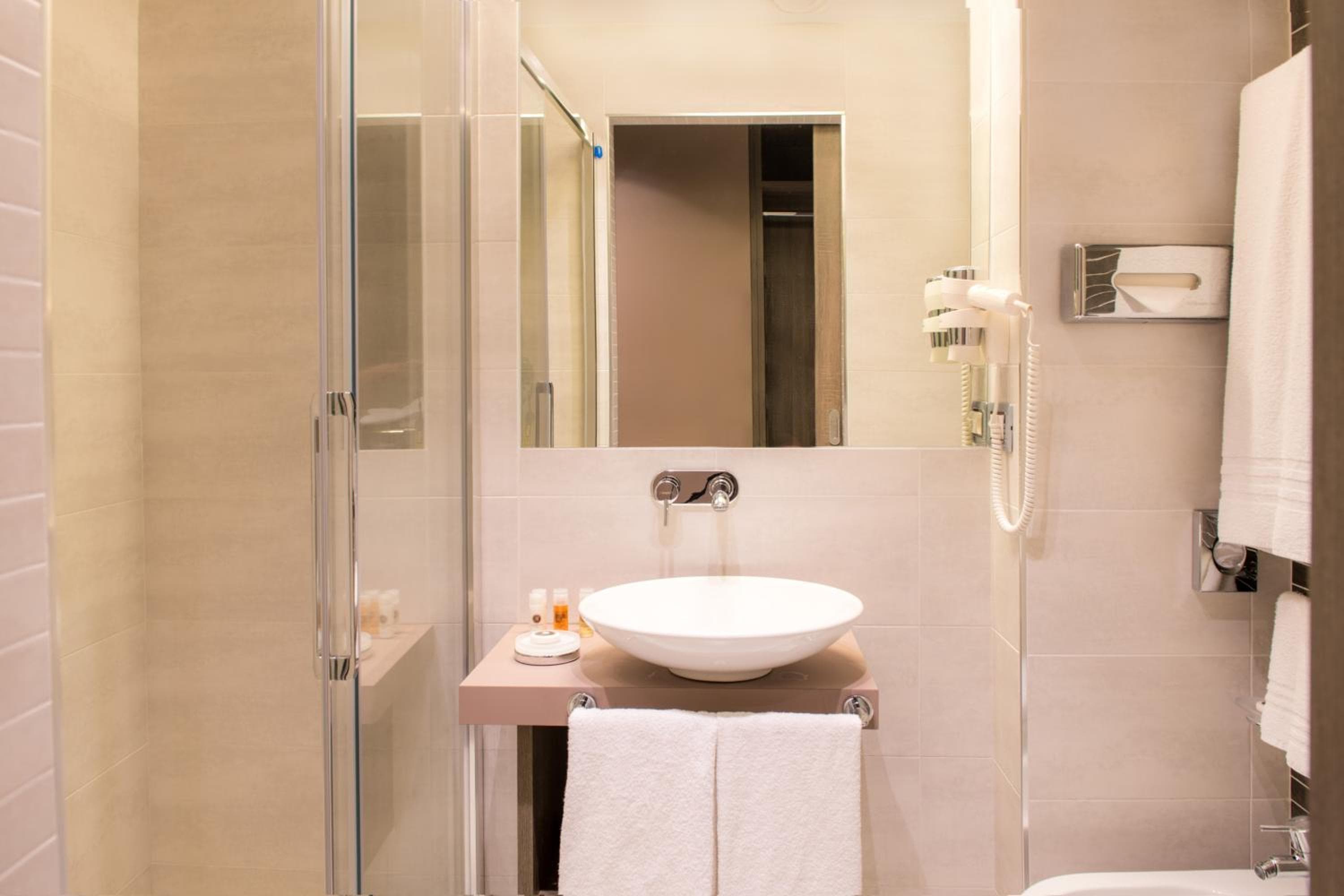 Hotel Mentana, di R Collection Hotels — 29