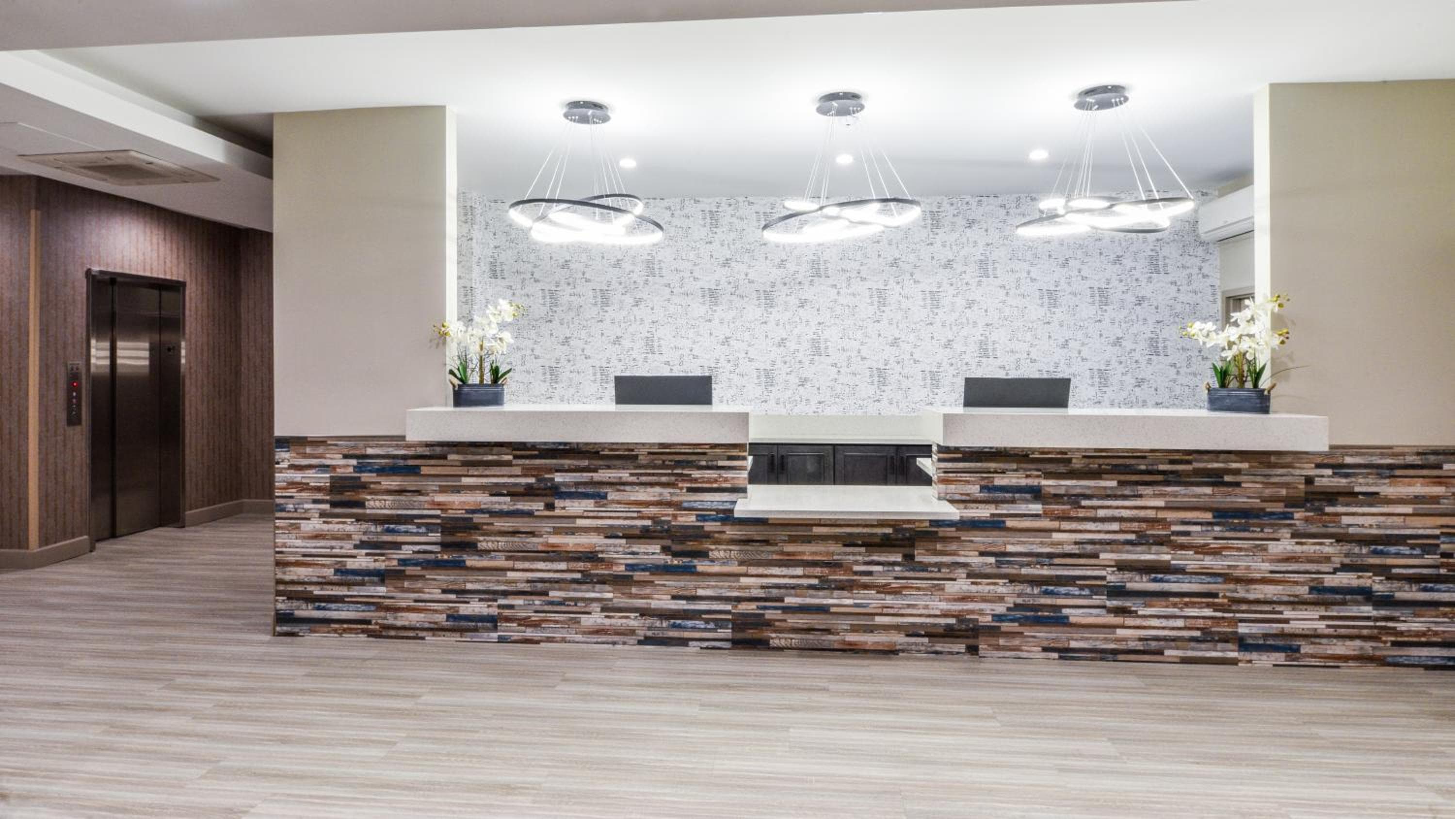 Hollywood Inn Suites Hotel — 5