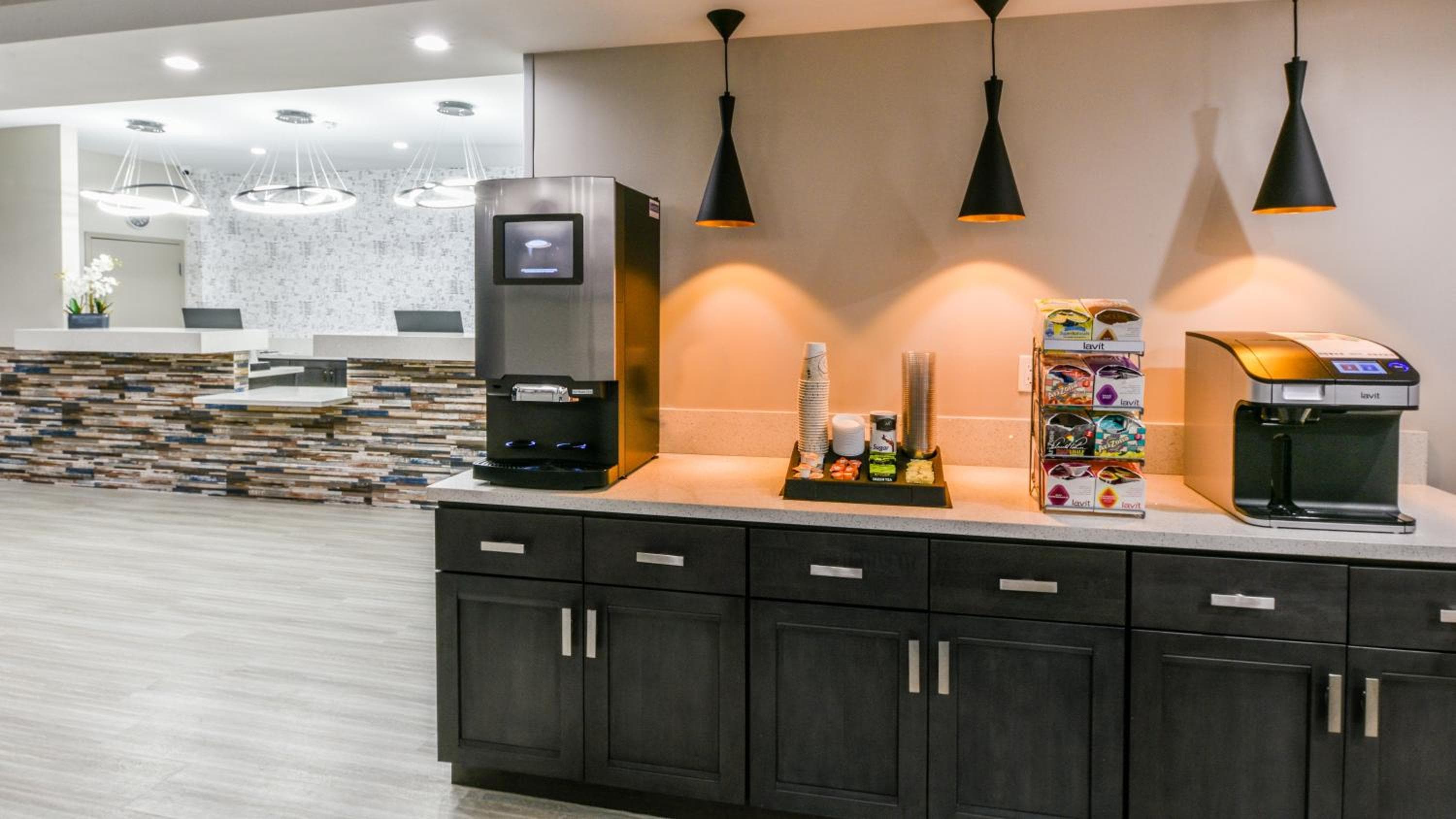 Hollywood Inn Suites Hotel — 13