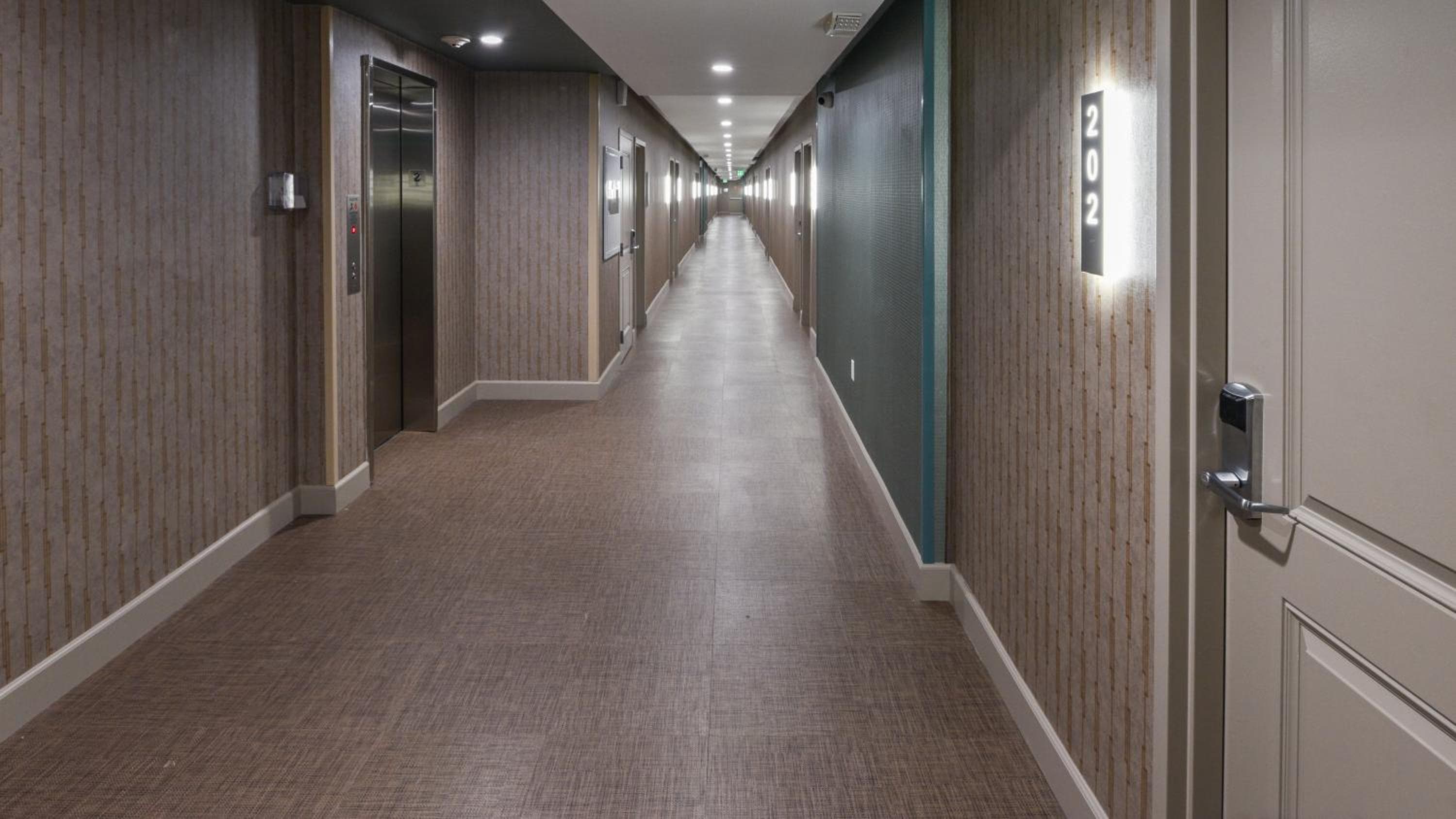 Hollywood Inn Suites Hotel — 14