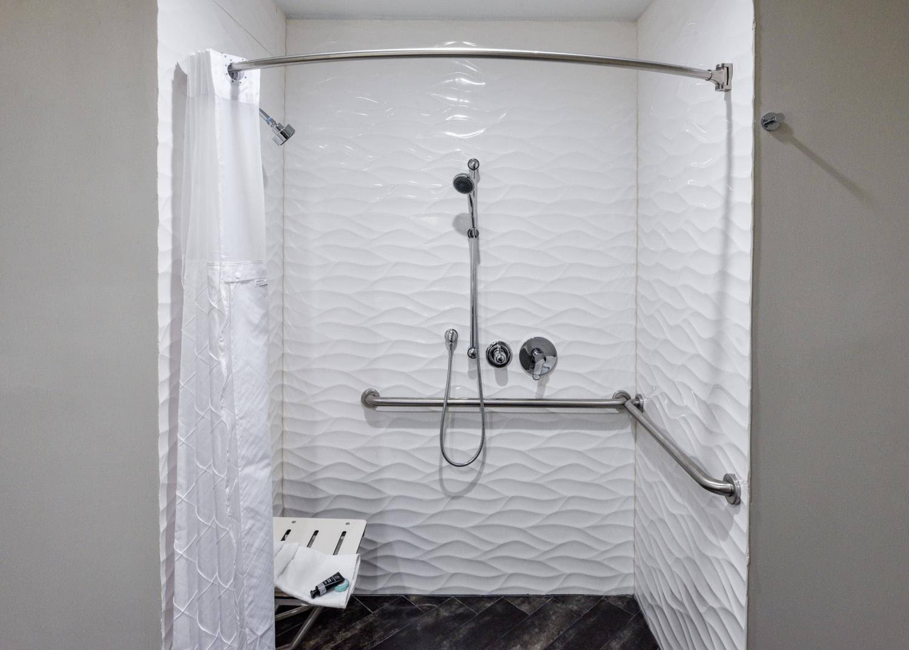 Hollywood Inn Suites Hotel — 18