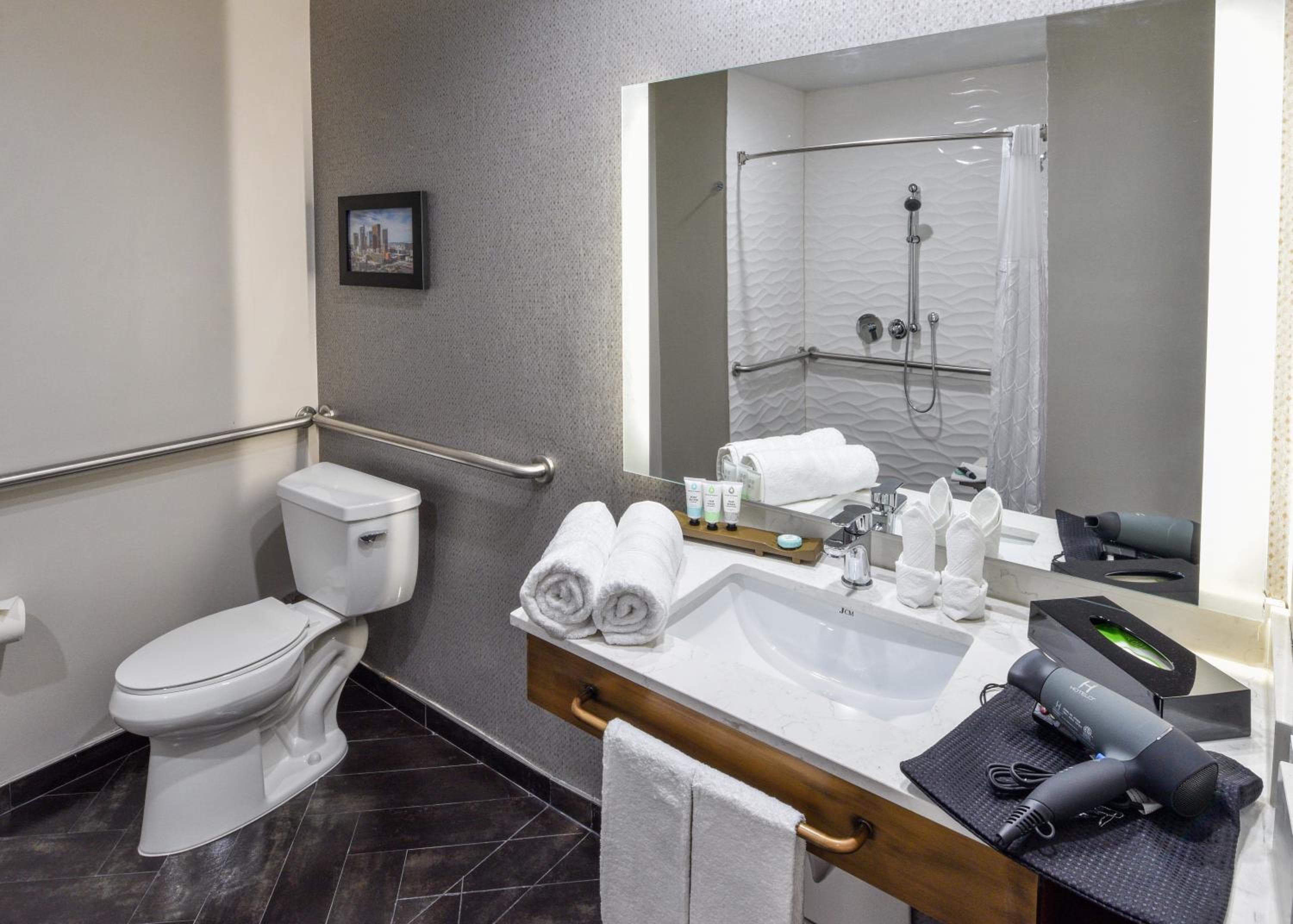 Hollywood Inn Suites Hotel — 22
