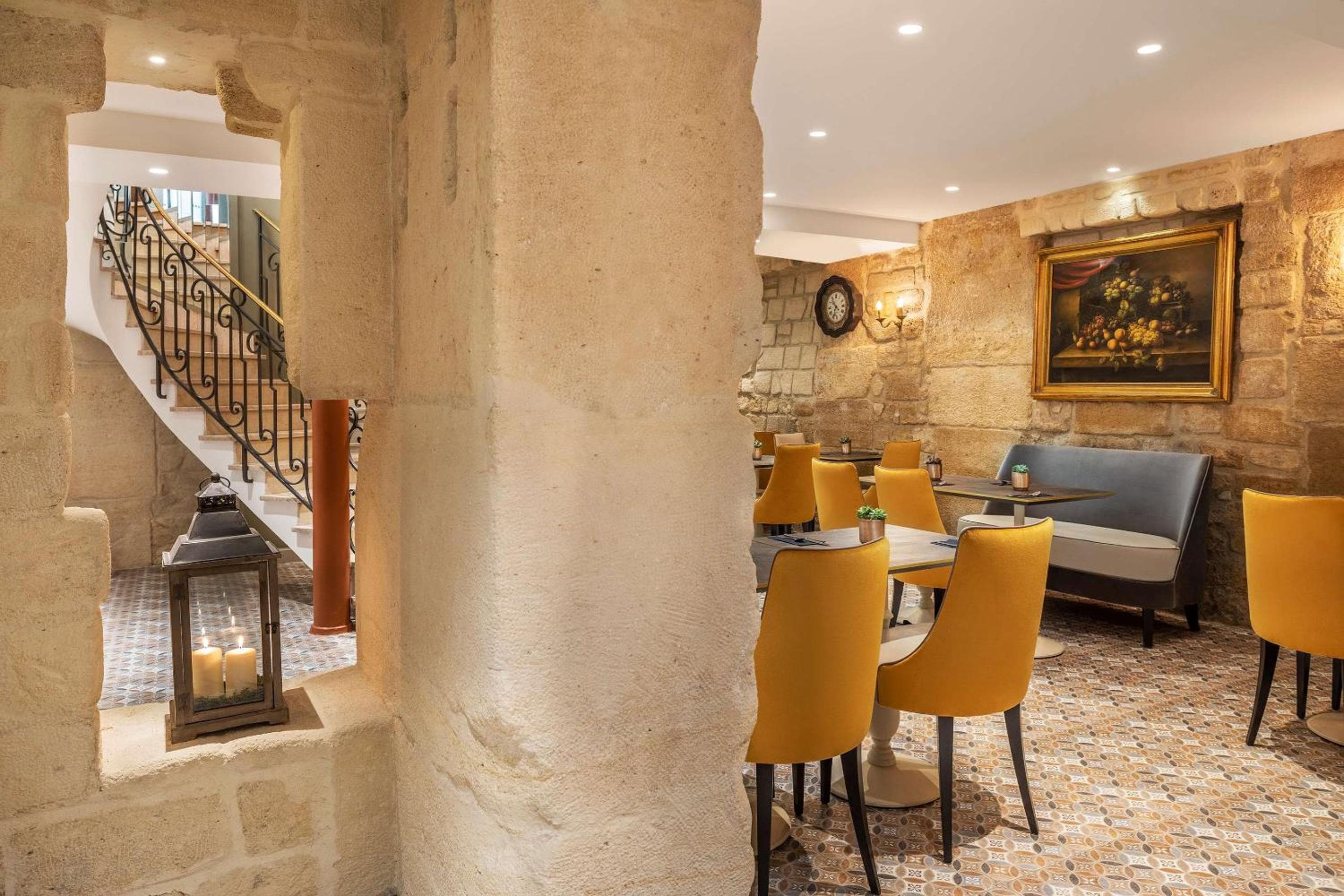 Hotel Ducs de Bourgogne — 13