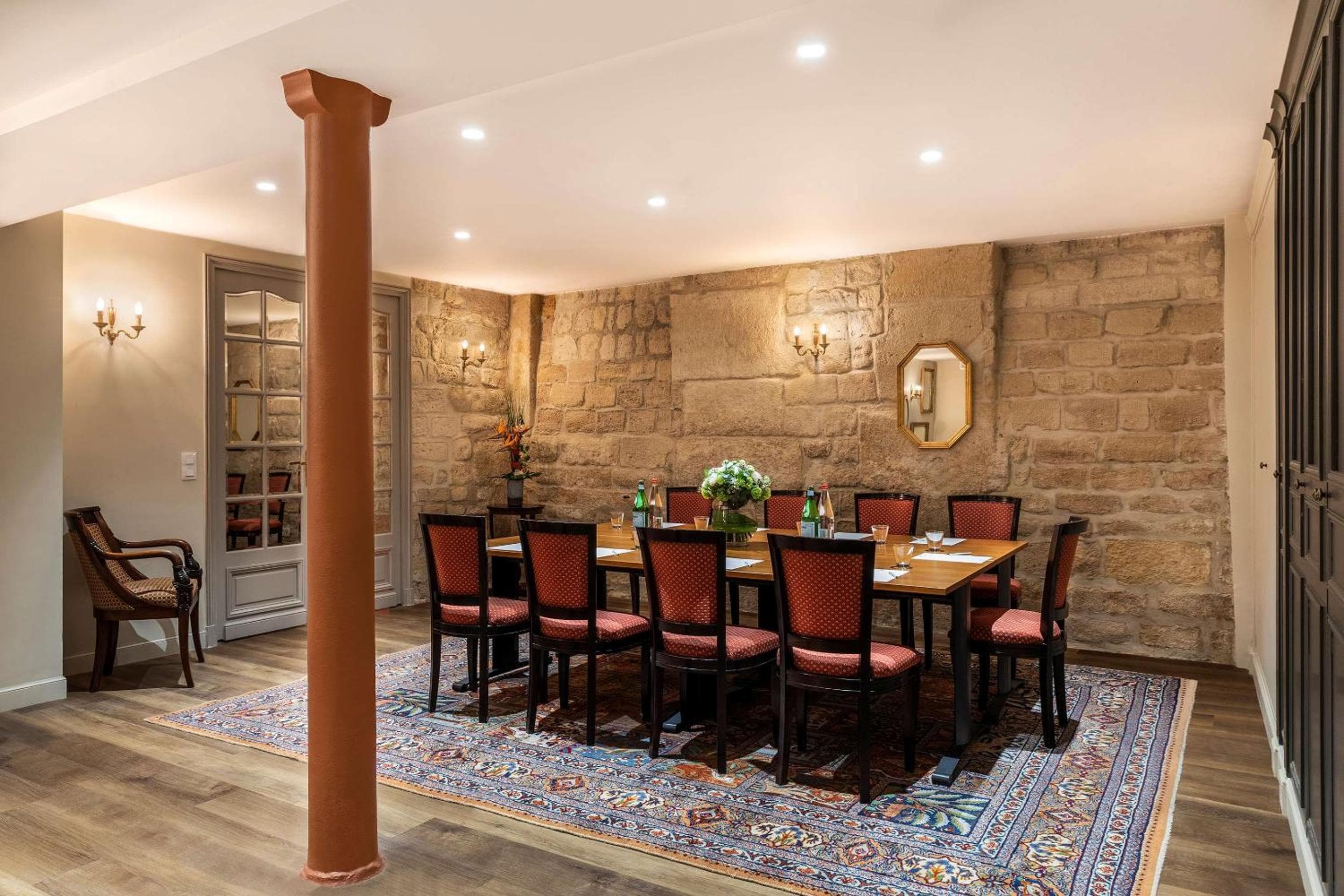 Hotel Ducs de Bourgogne — 3
