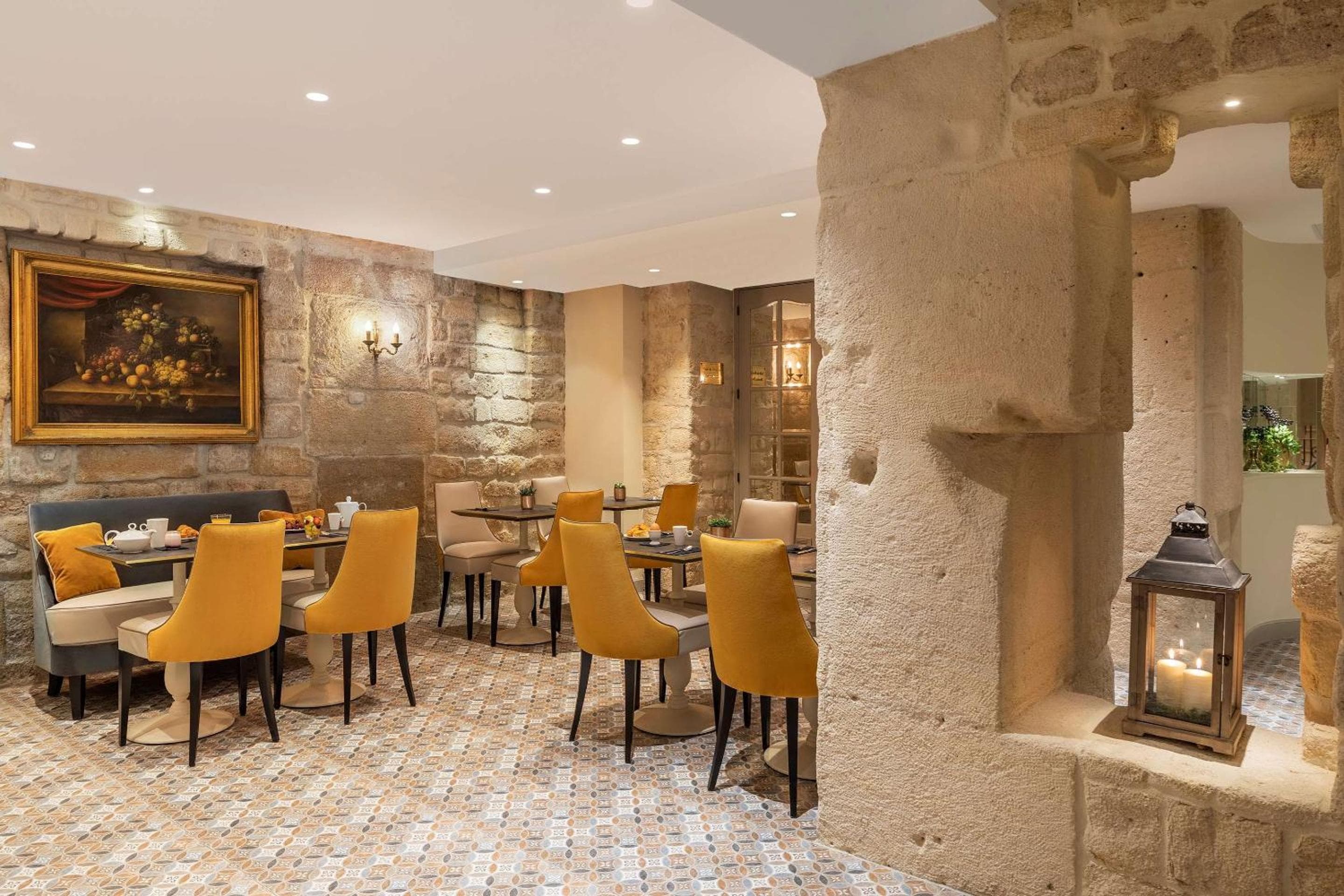 Hotel Ducs de Bourgogne — 9
