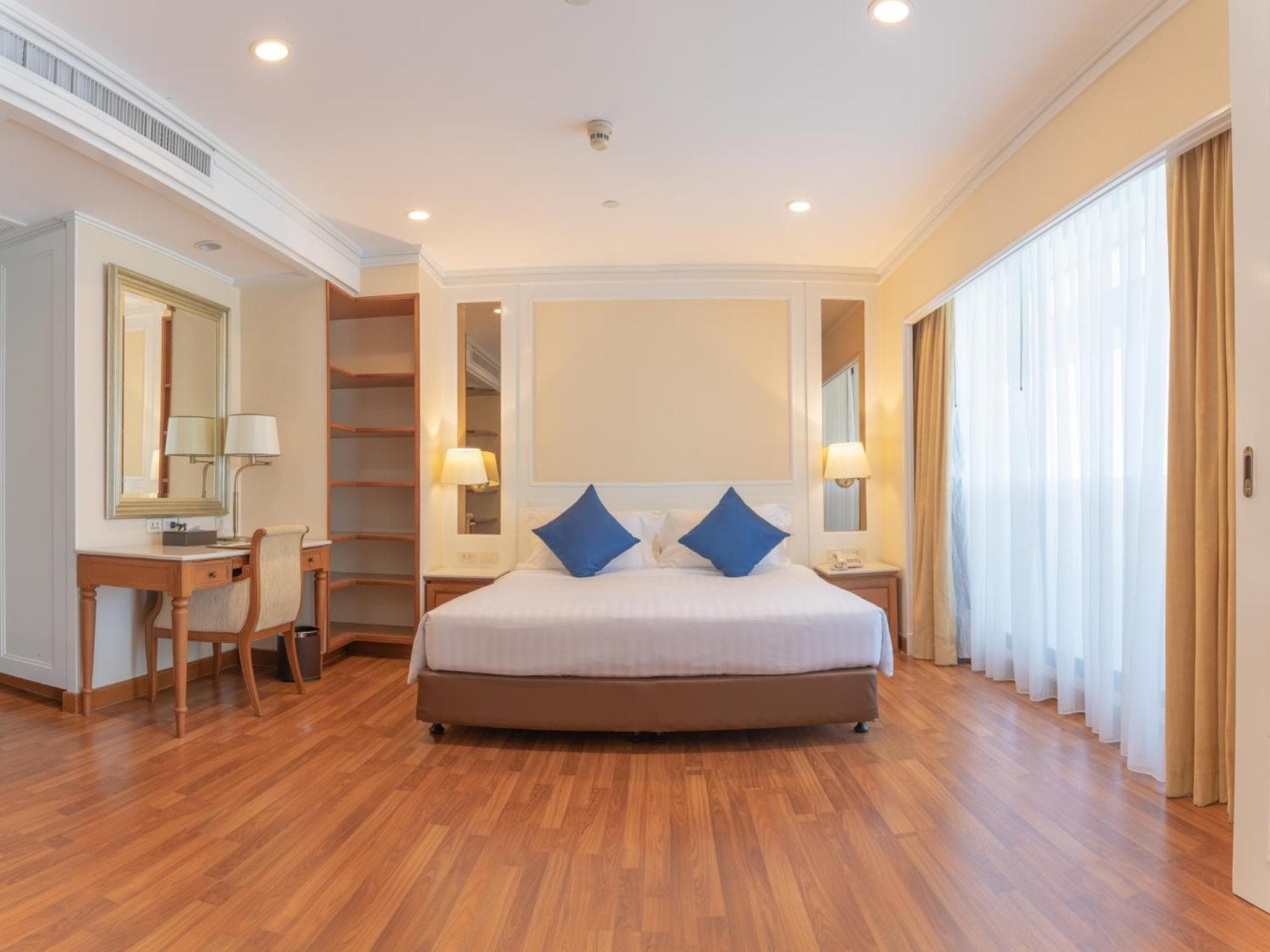 Centre Point Plus Hotel Silom — 25