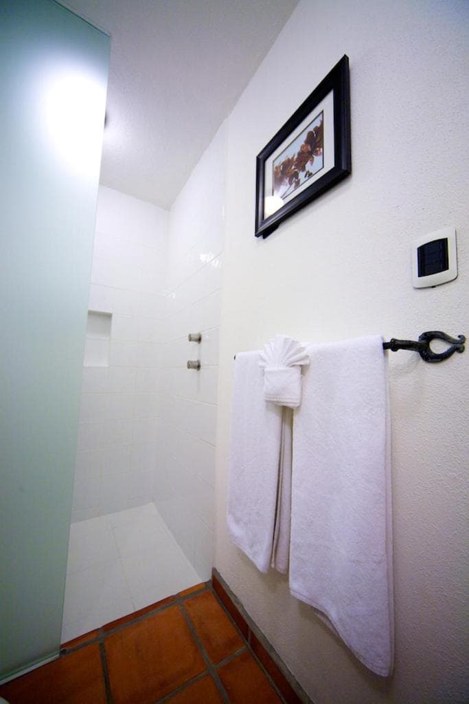 Los Milagros Hotel — 3