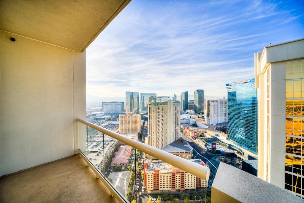 Jet Luxury at The Signature Condo Hotel — 16