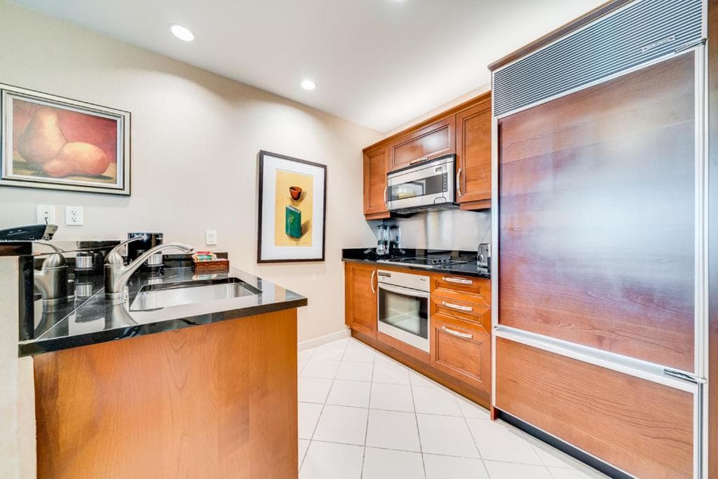 Jet Luxury at The Signature Condo Hotel — 17