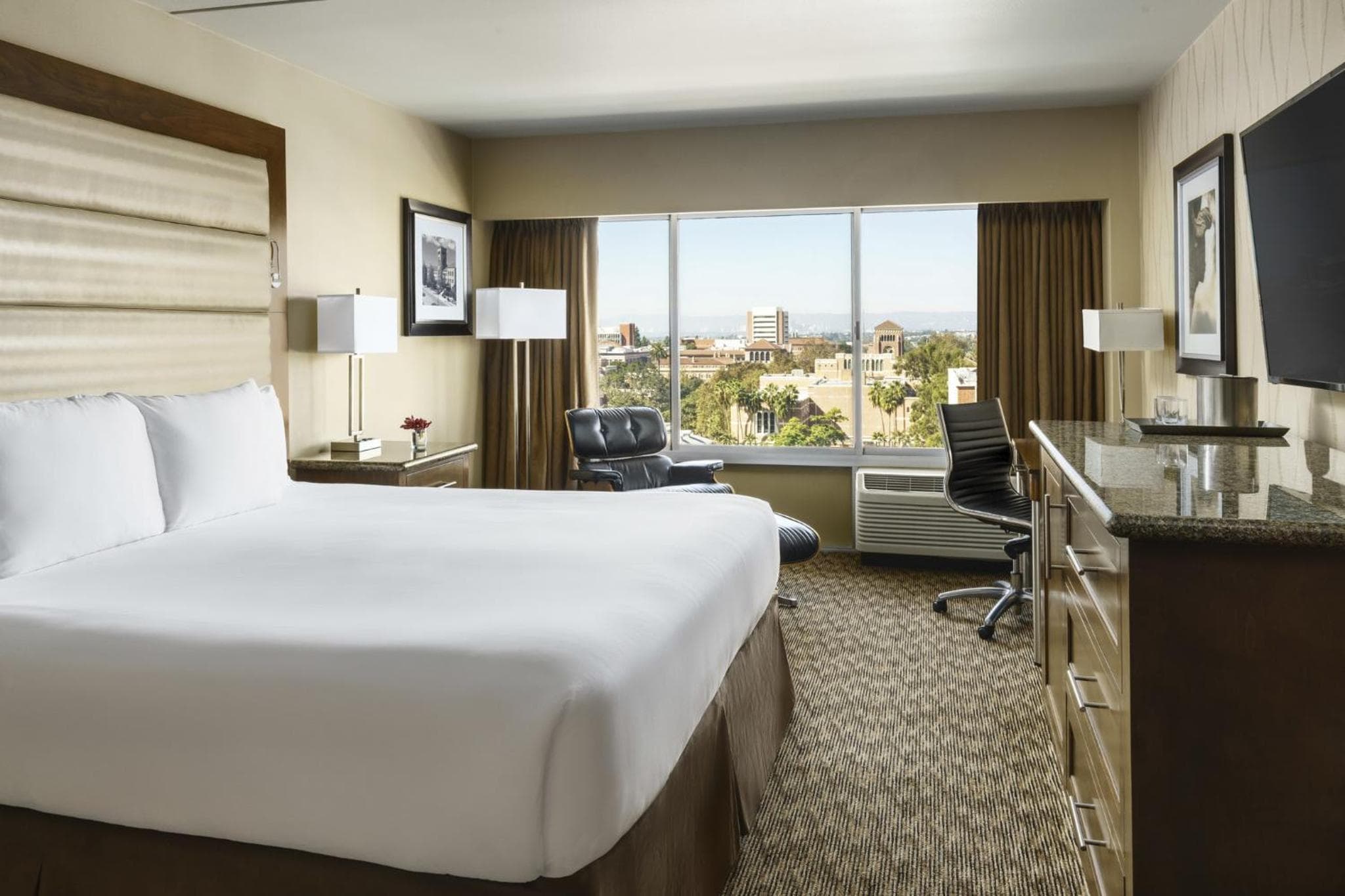 USC Hotel — 4