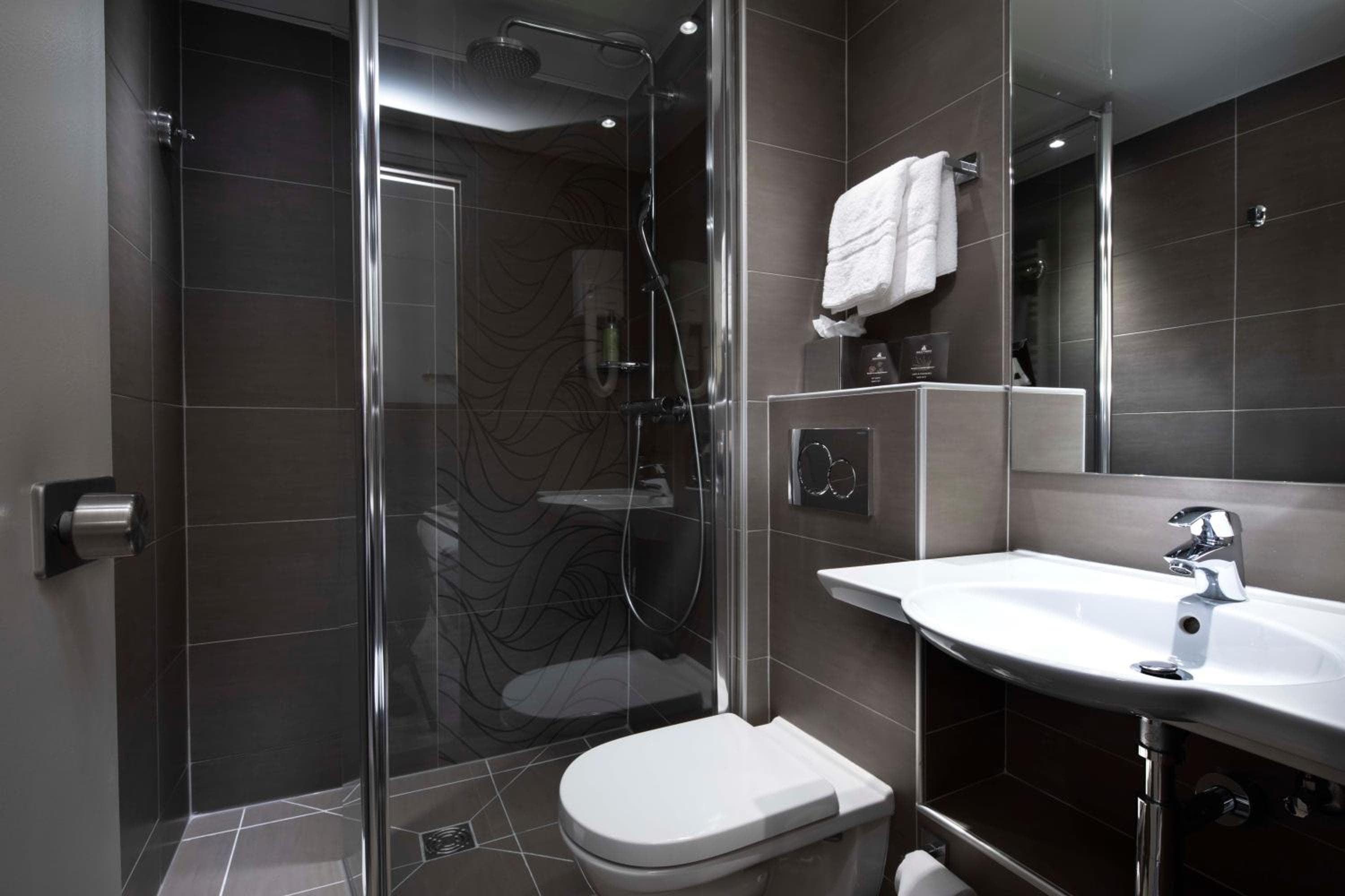 Hôtel Eiffel Saint Charles — 7
