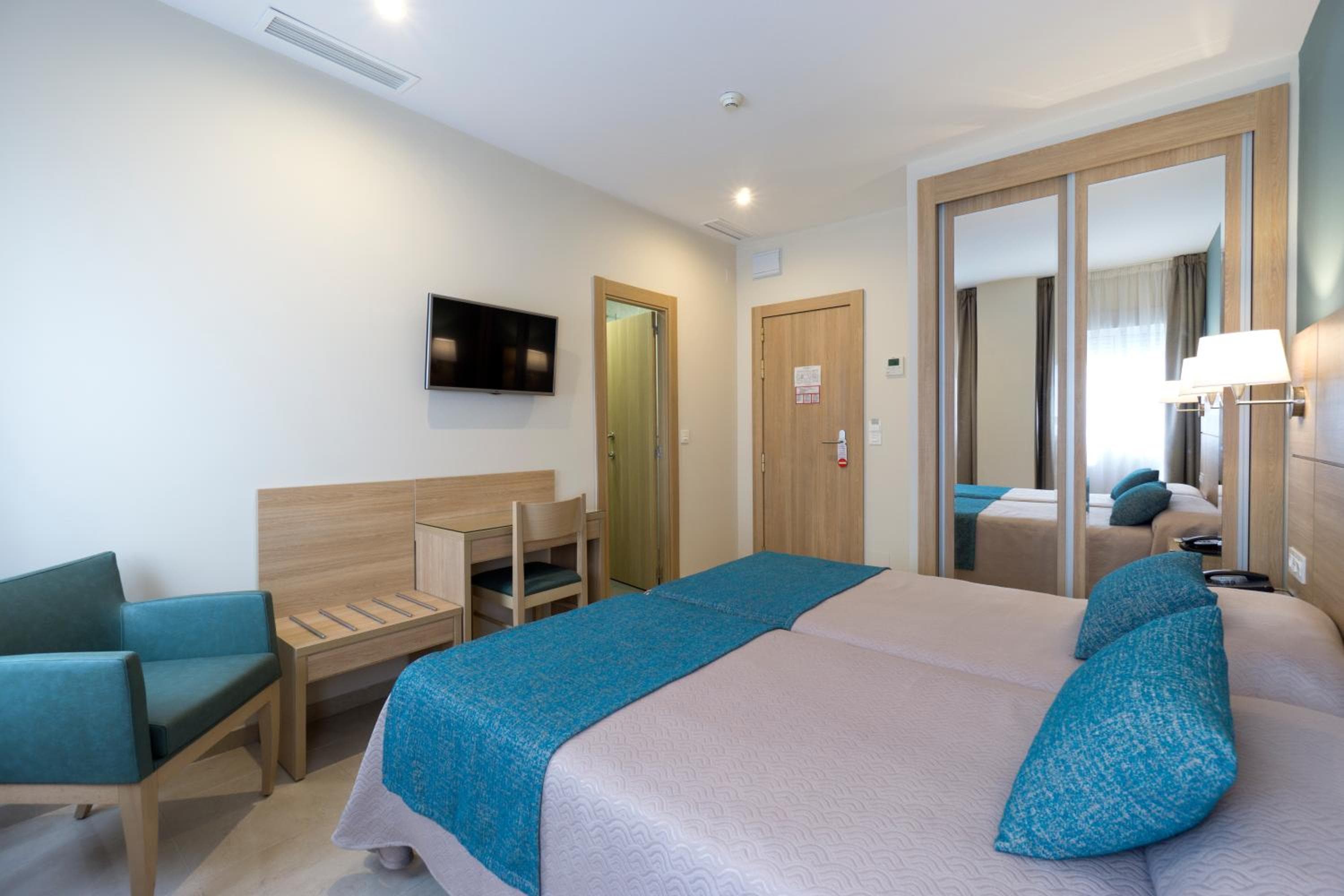 Hotel Sur Málaga — 28