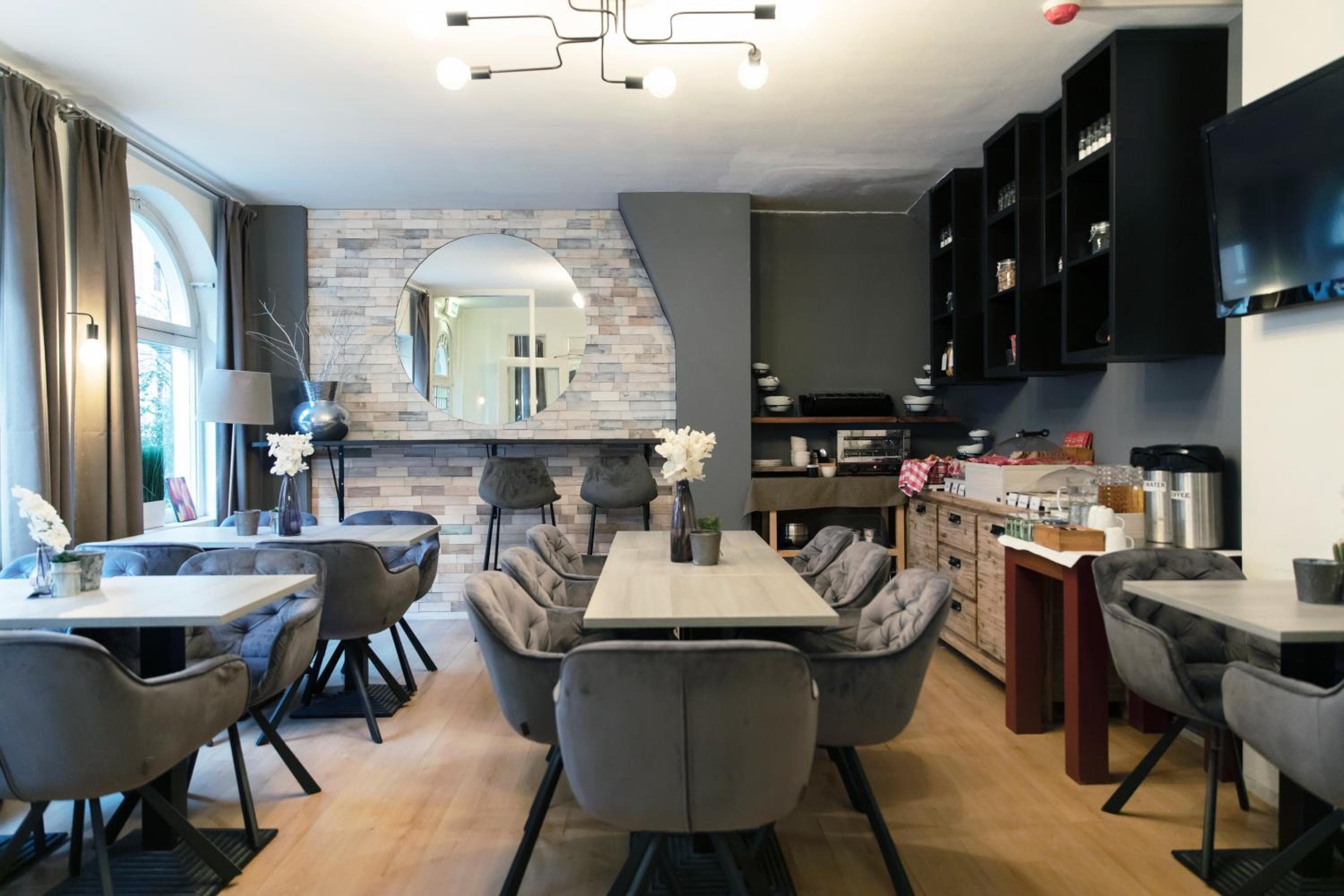 Quentin Museum Square Hotel — 12