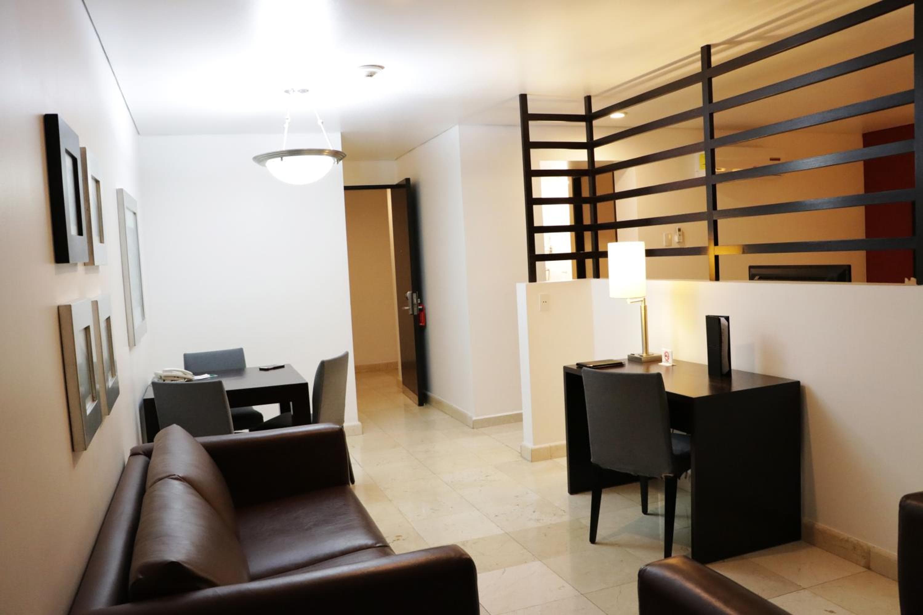 Hotel & Suites PF — 5