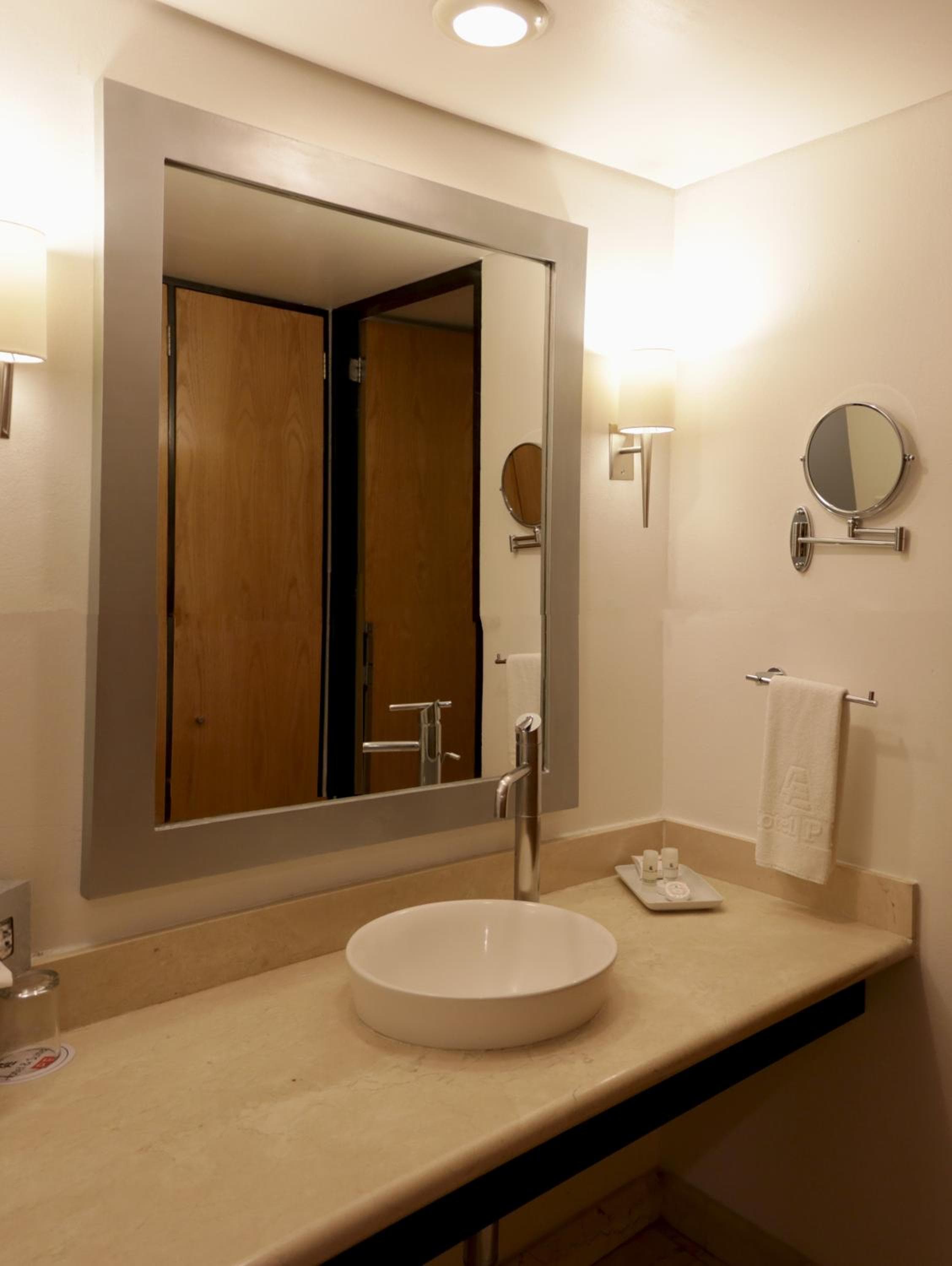 Hotel & Suites PF — 9