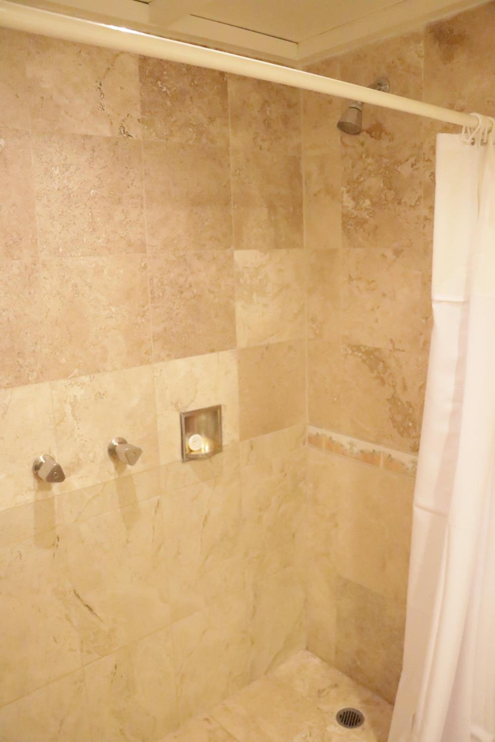 Hotel PF — 11