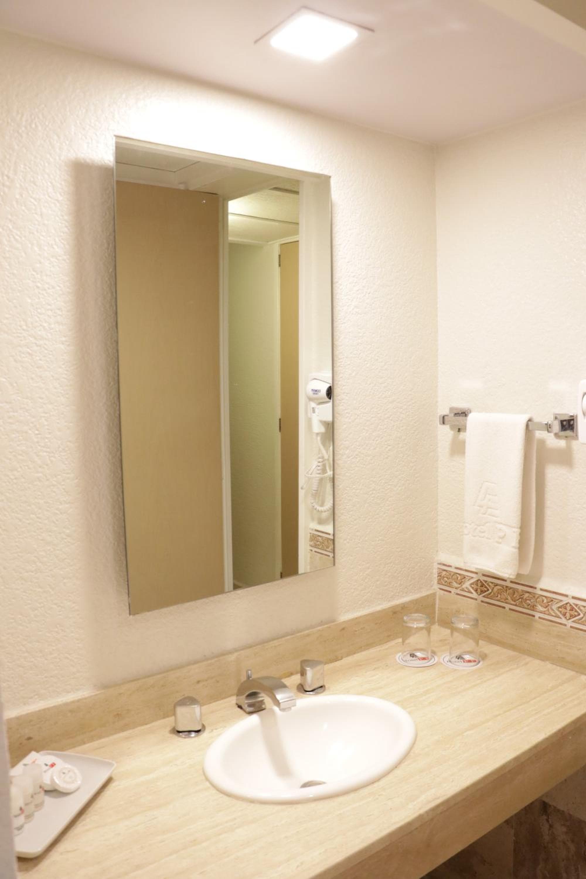 Hotel PF — 12