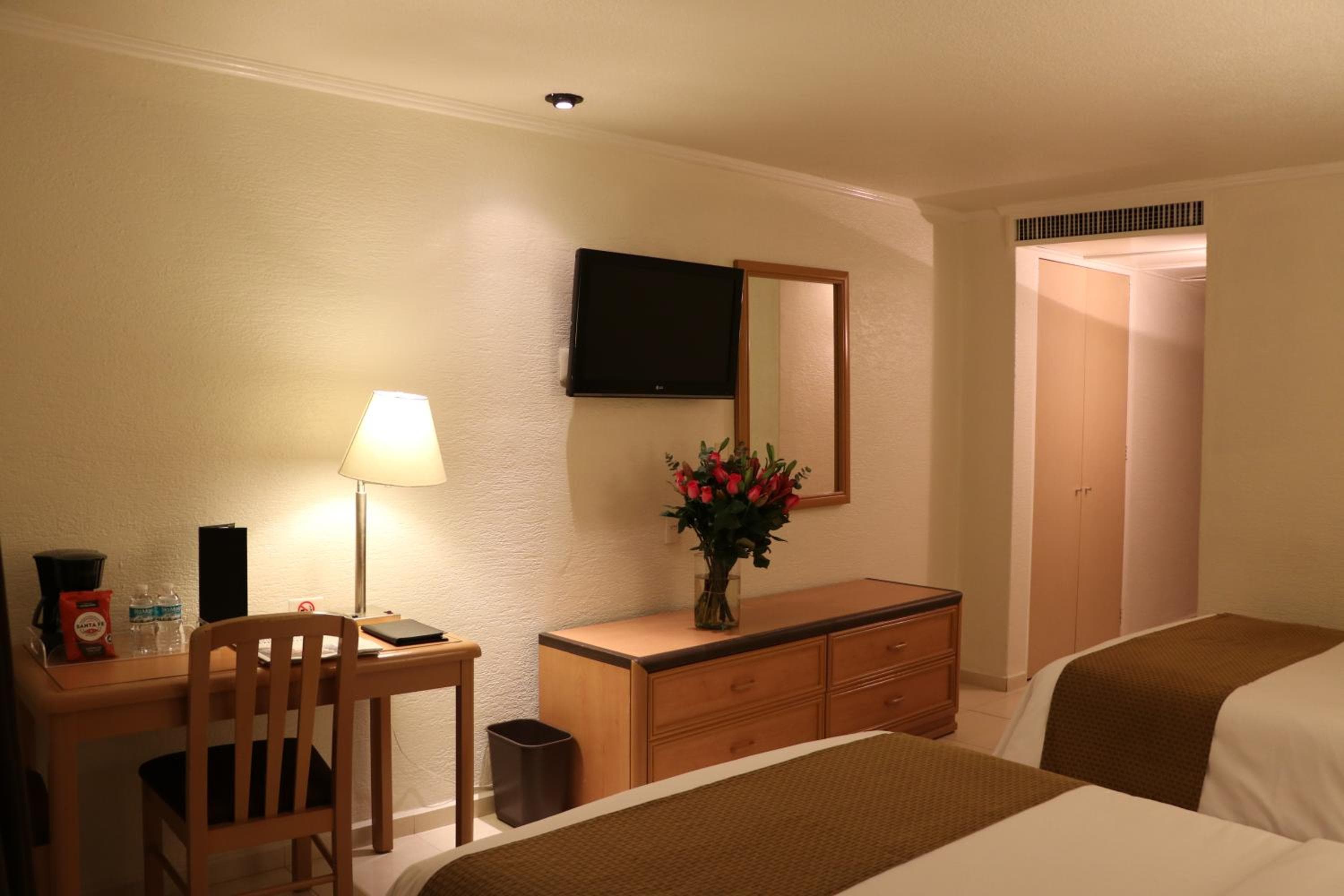 Hotel PF — 4