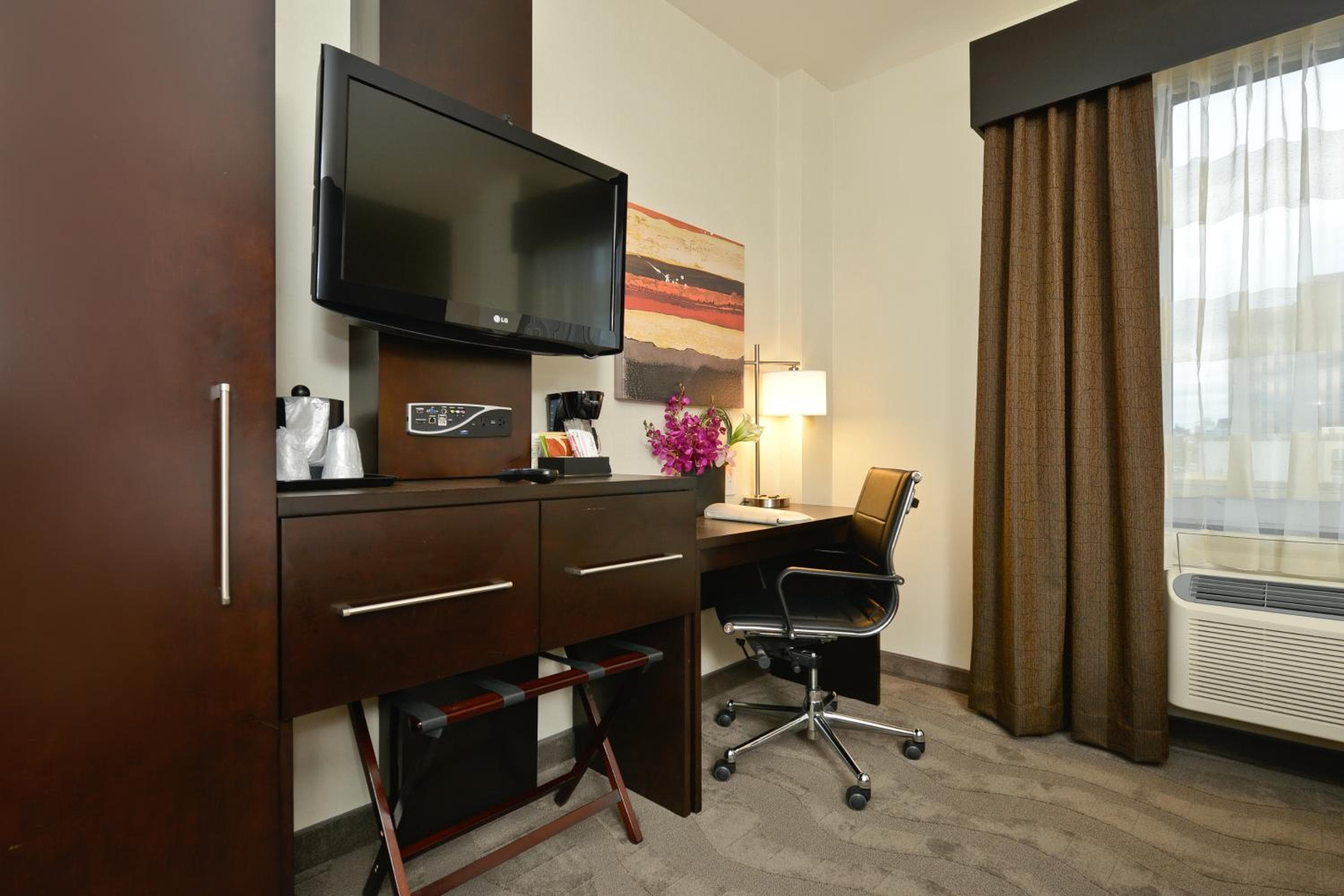 Holiday Inn Lower East Side by IHG — 16