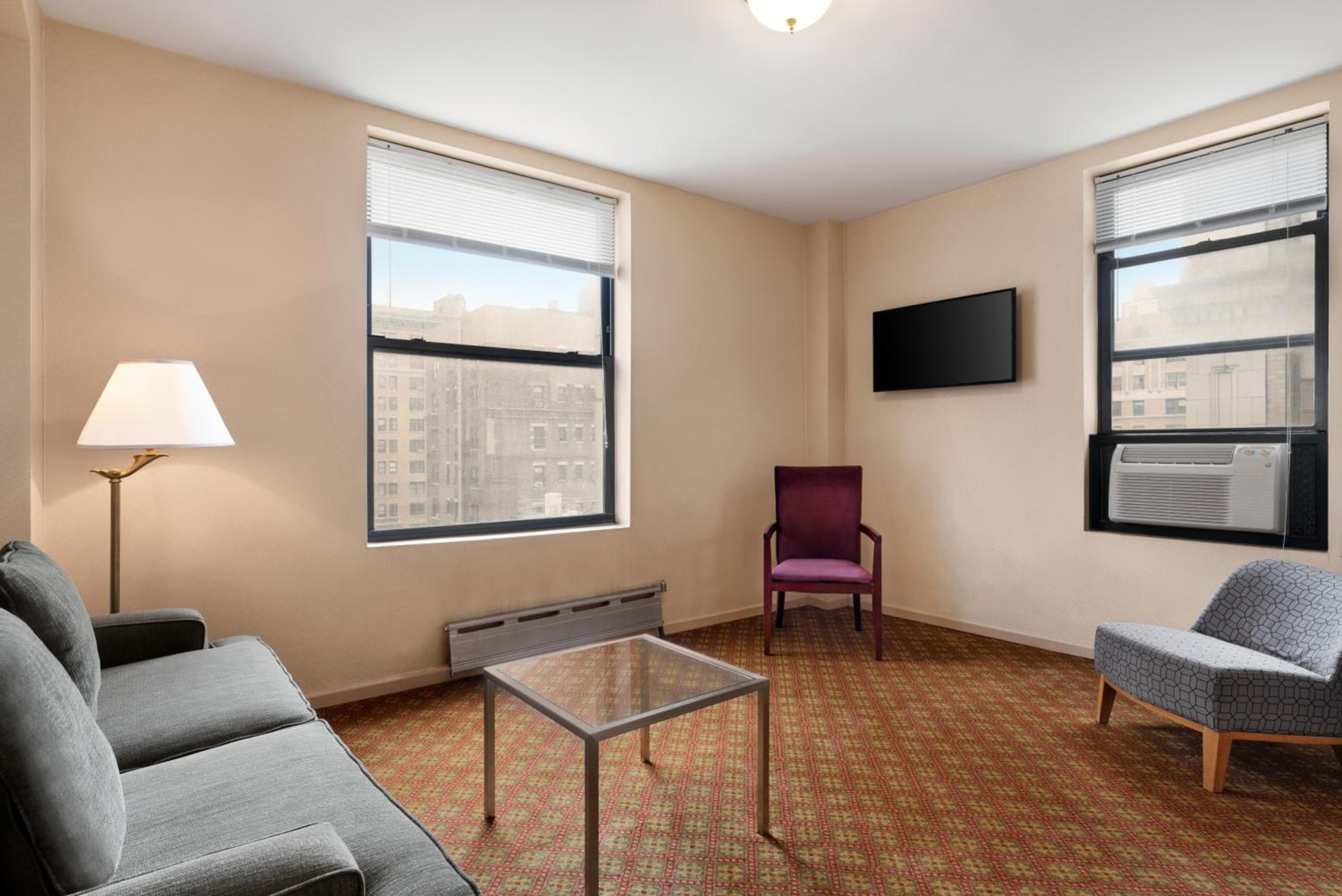 Night Hotel Broadway — 18