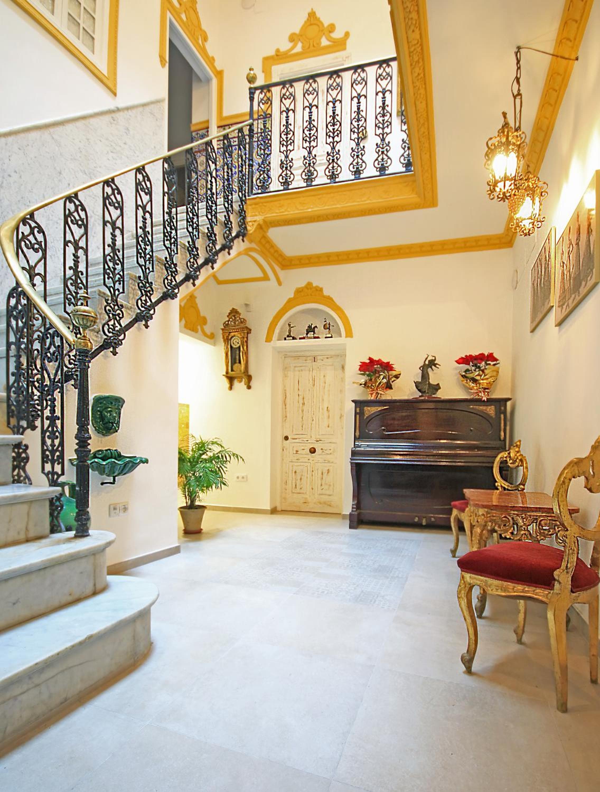 Palace House Hércules Apartments — 1