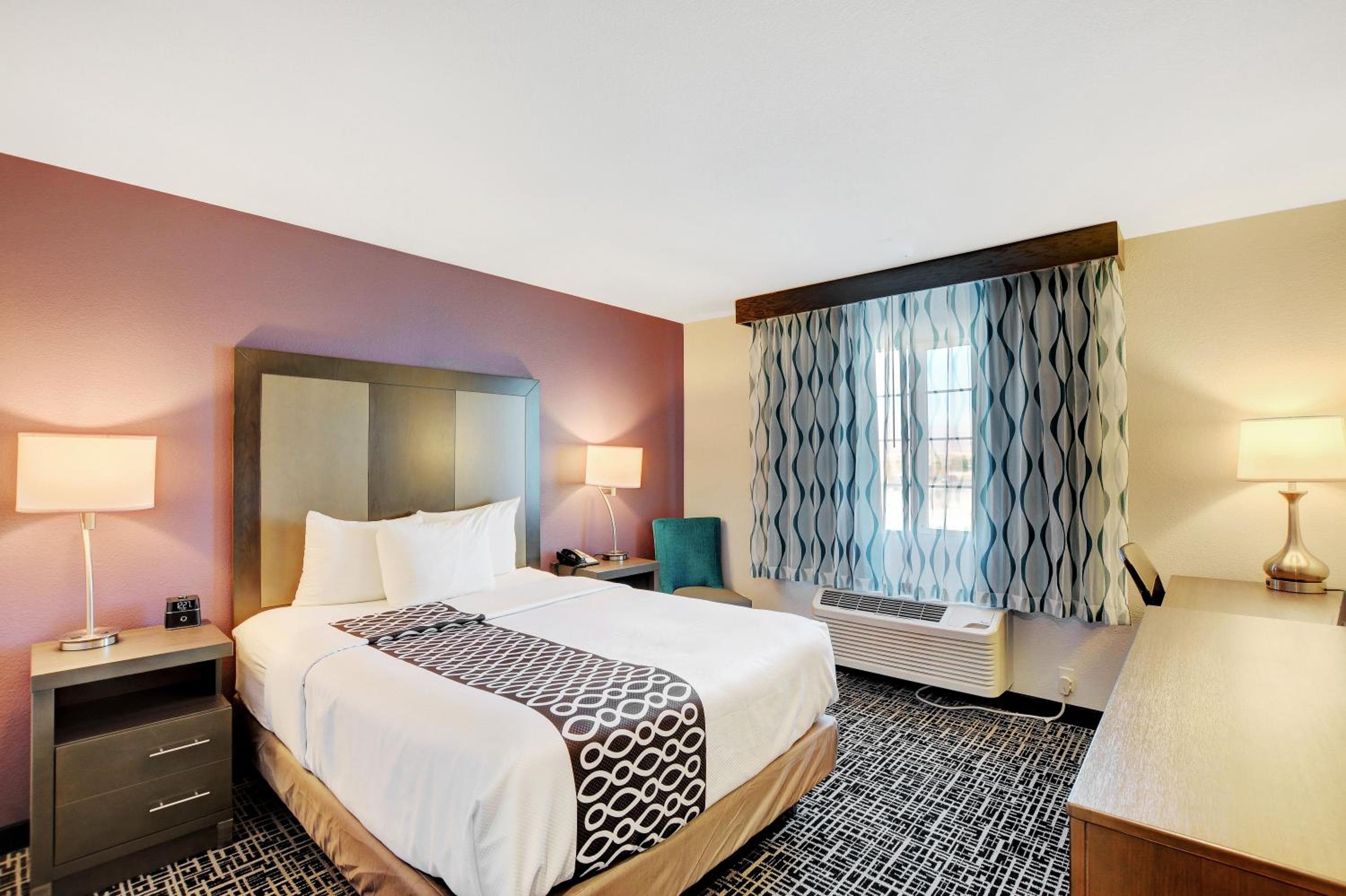 La Quinta Inn & Suites by Wyndham Las Vegas Nellis — 15