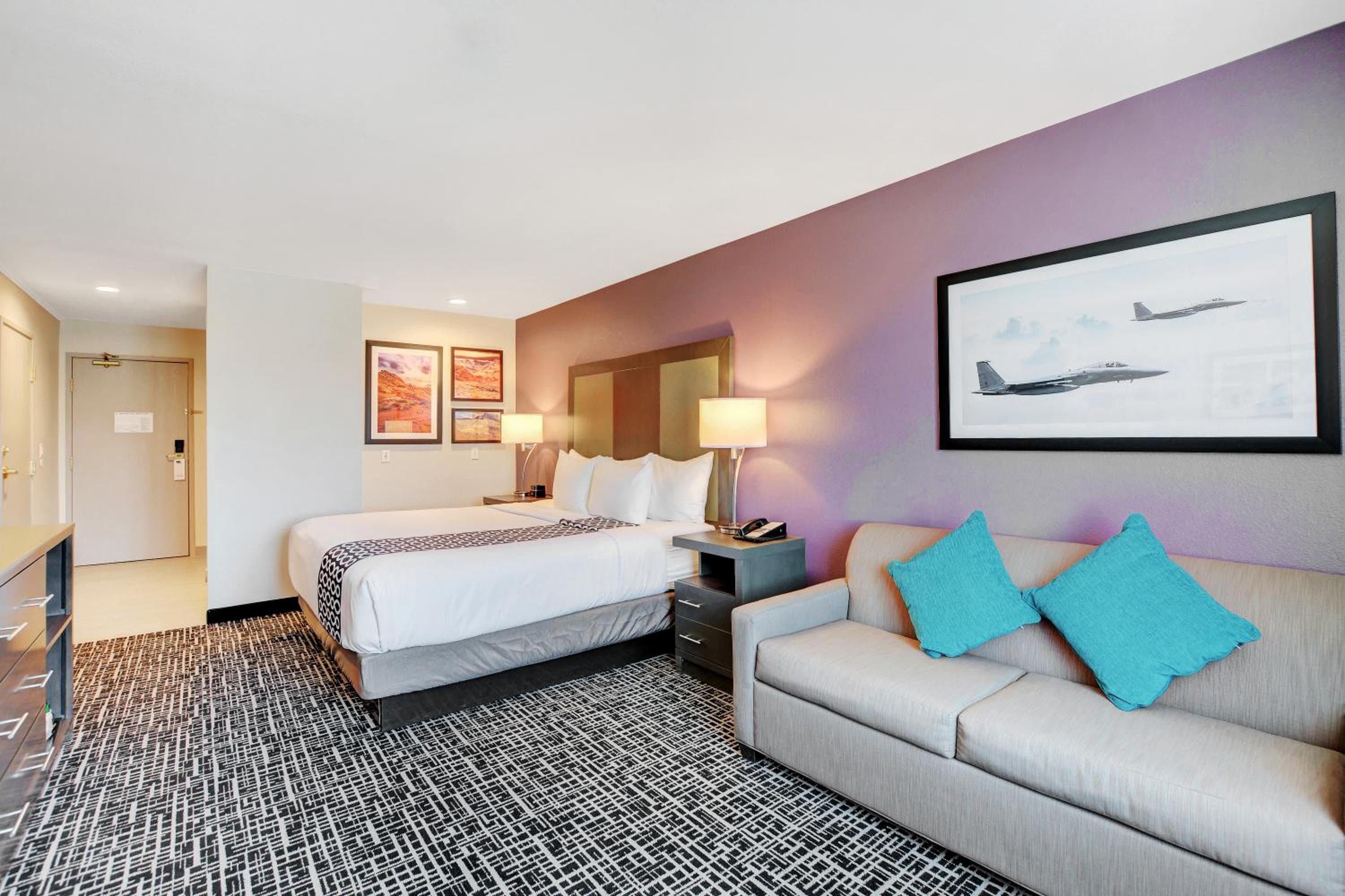 La Quinta Inn & Suites by Wyndham Las Vegas Nellis — 29