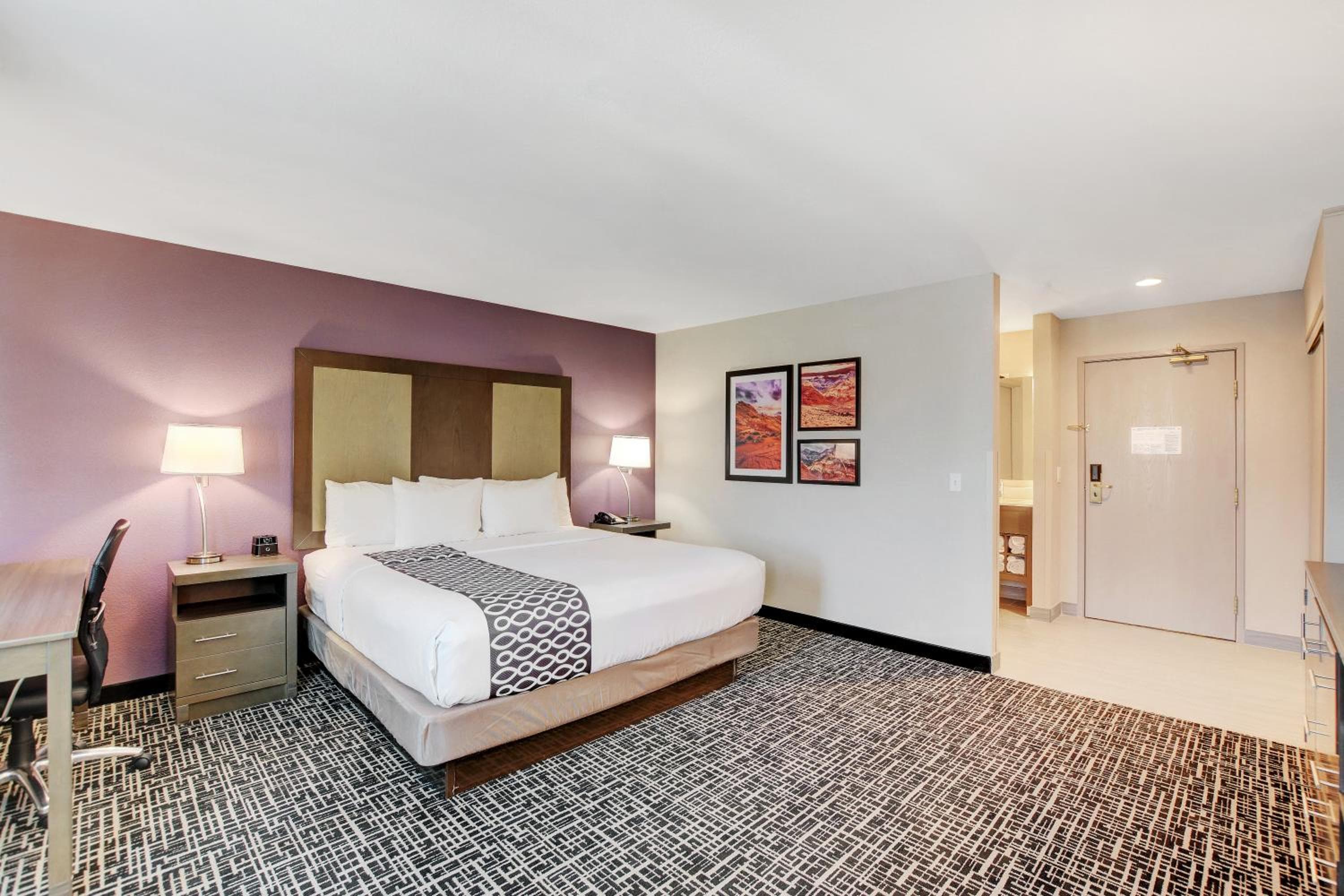 La Quinta Inn & Suites by Wyndham Las Vegas Nellis — 14