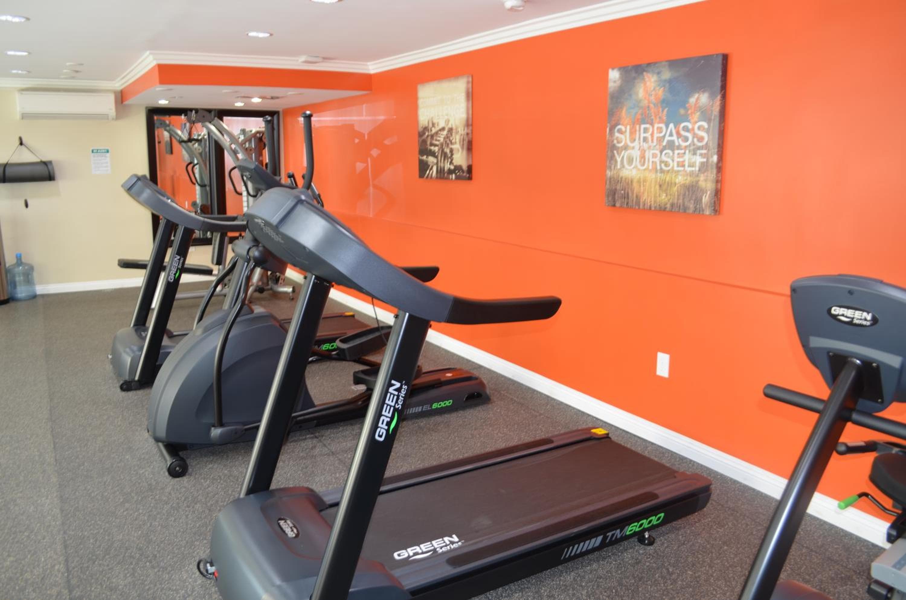 Best Western Plus LA Mid-Town Hotel — 11