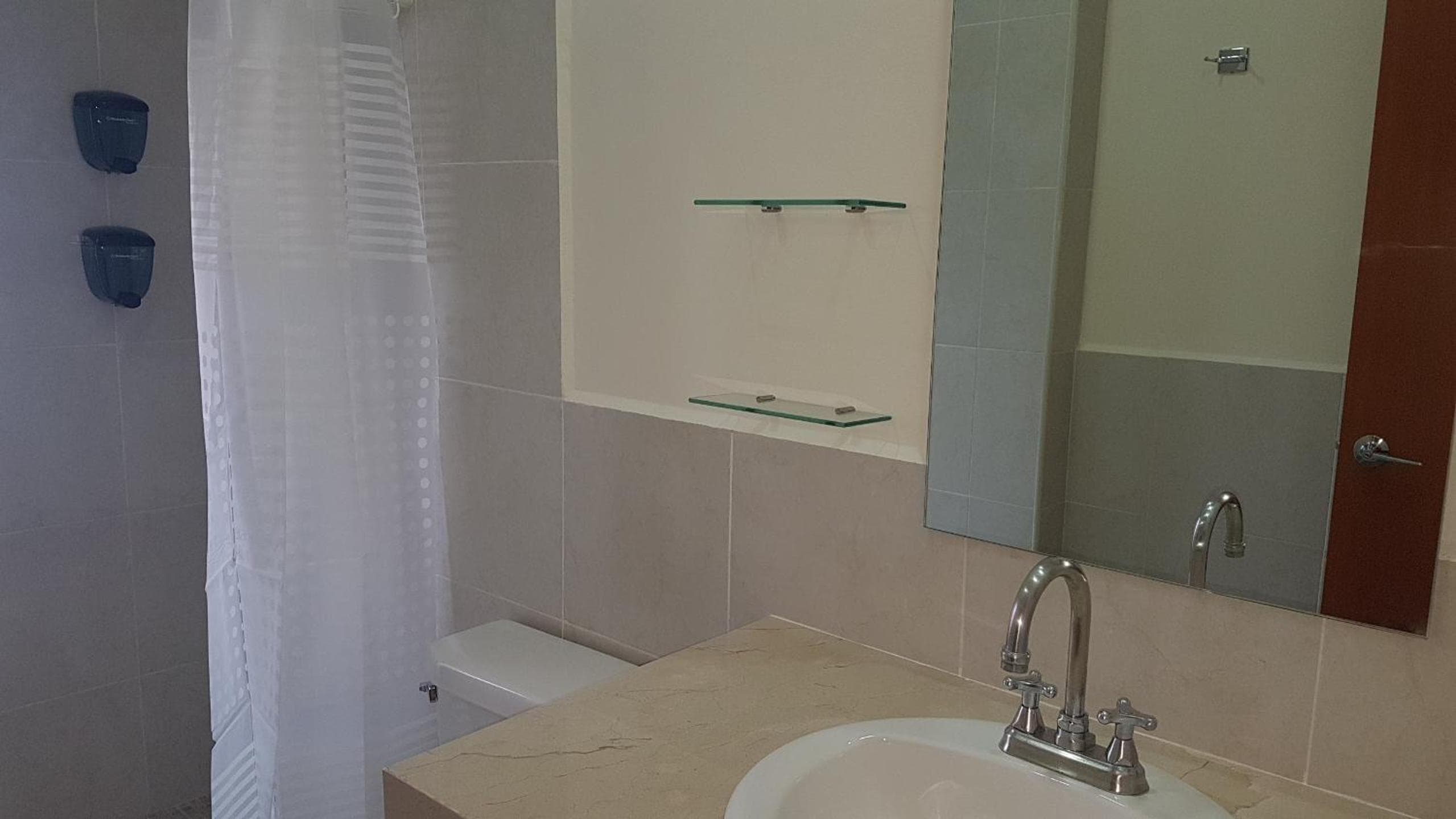 Hotel y Suites Nader — 13