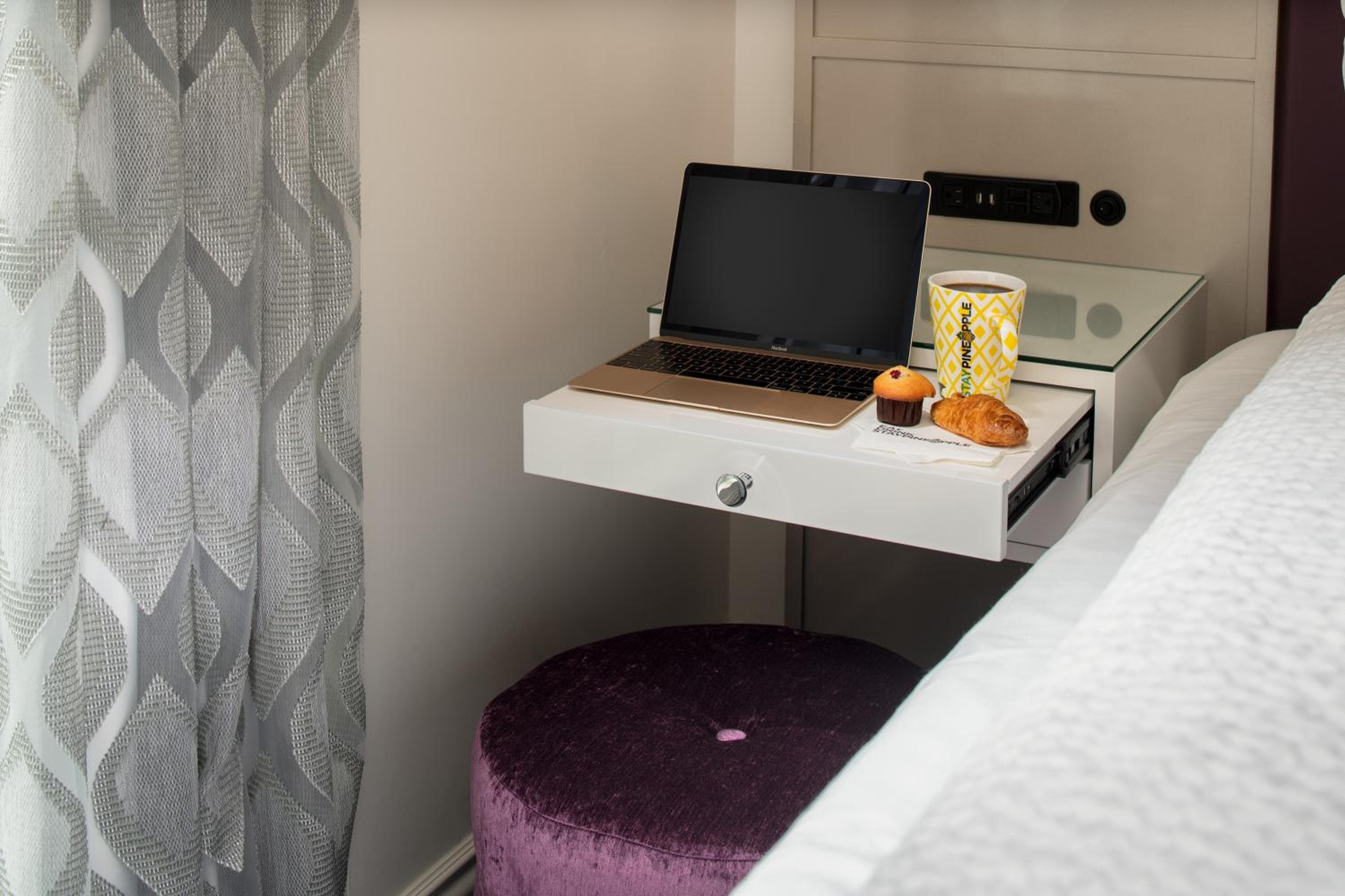 Staypineapple, An Artful Hotel, Midtown New York — 20