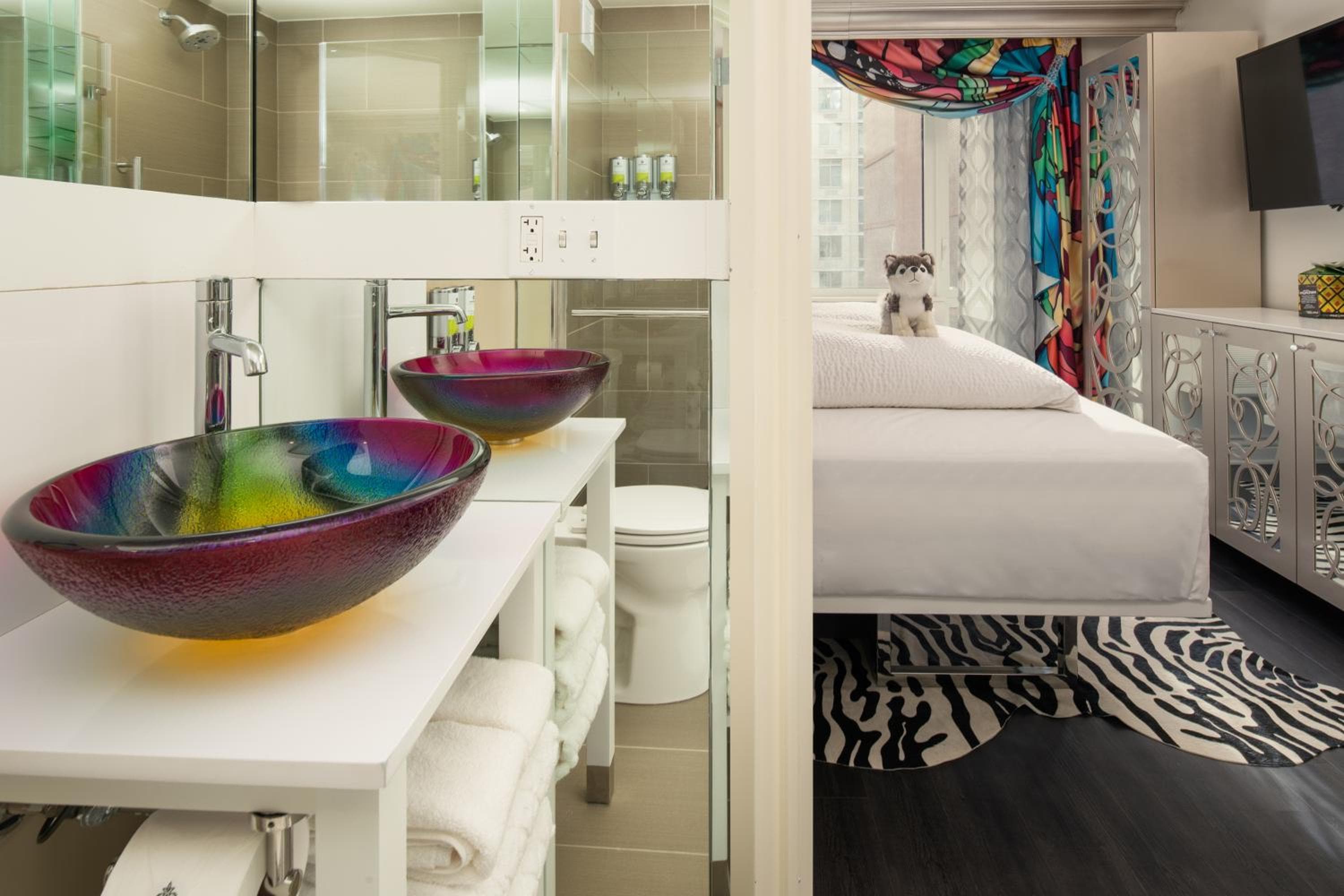 Staypineapple, An Artful Hotel, Midtown New York — 24