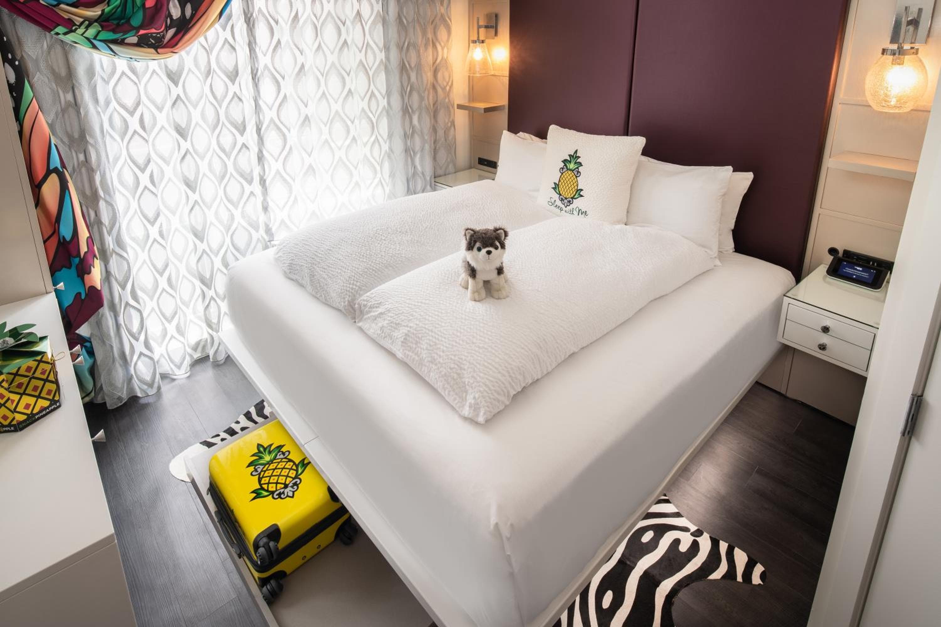 Staypineapple, An Artful Hotel, Midtown New York — 17