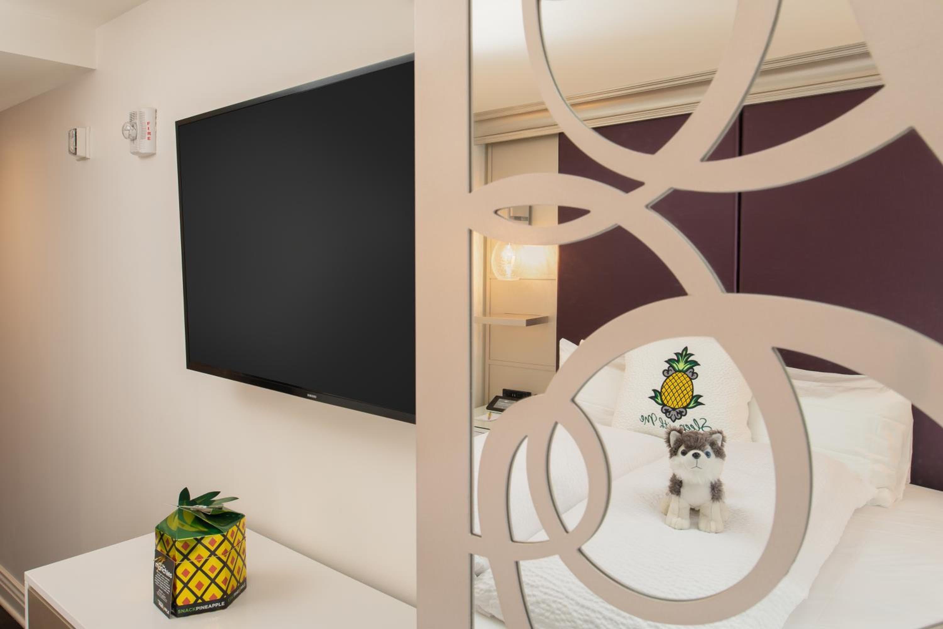 Staypineapple, An Artful Hotel, Midtown New York — 26