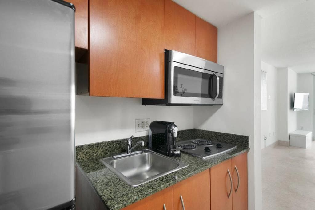 Centric Modern, Stylish Brickell / Miami + FREE Parking — 2