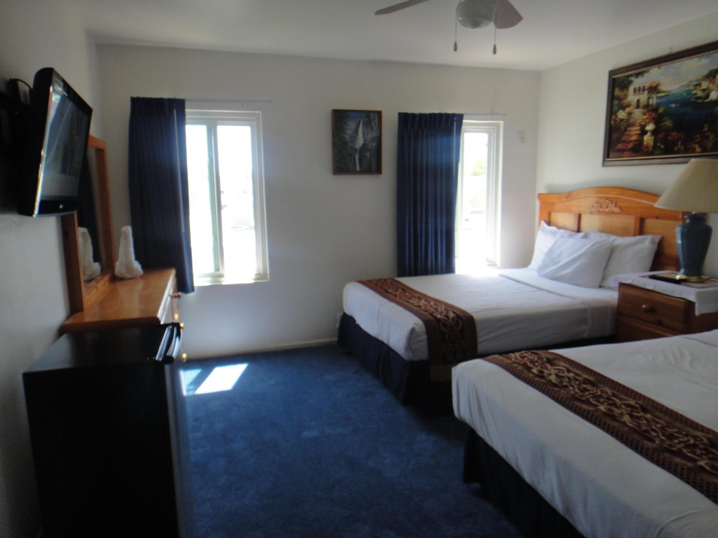 Motel Paradise — 6
