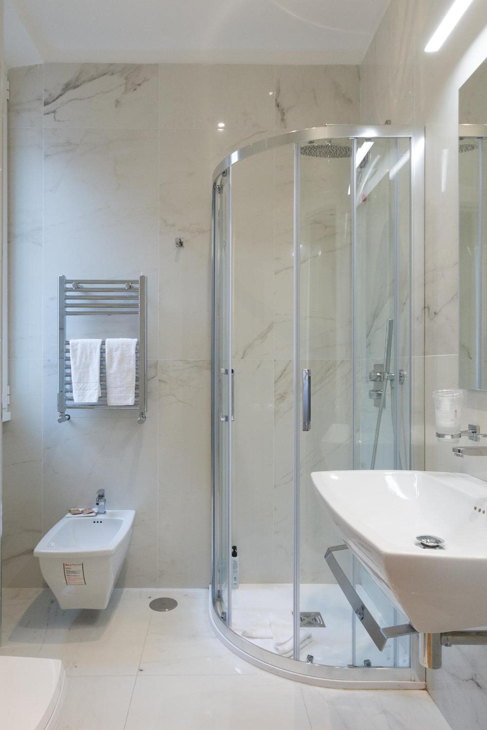 Floris Hotel — 17