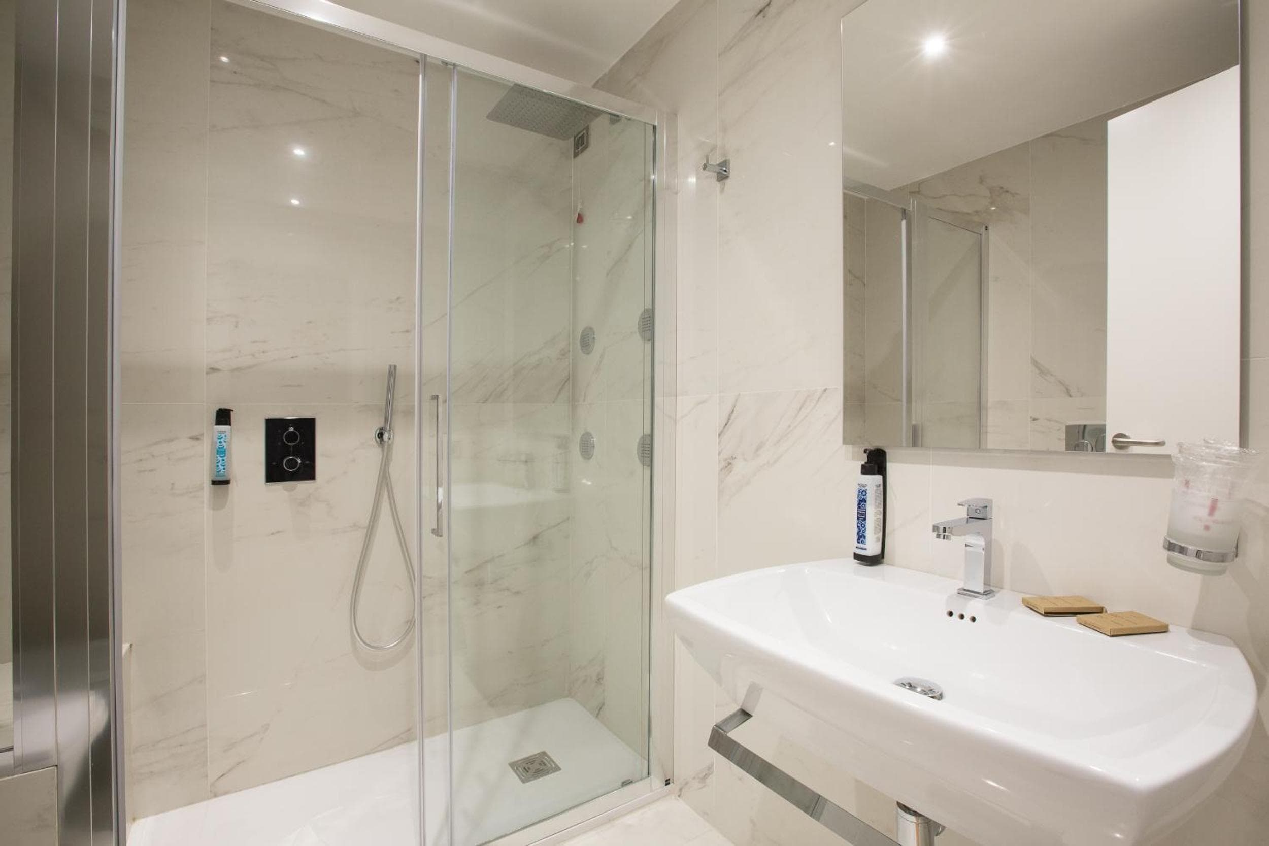 Floris Hotel — 12