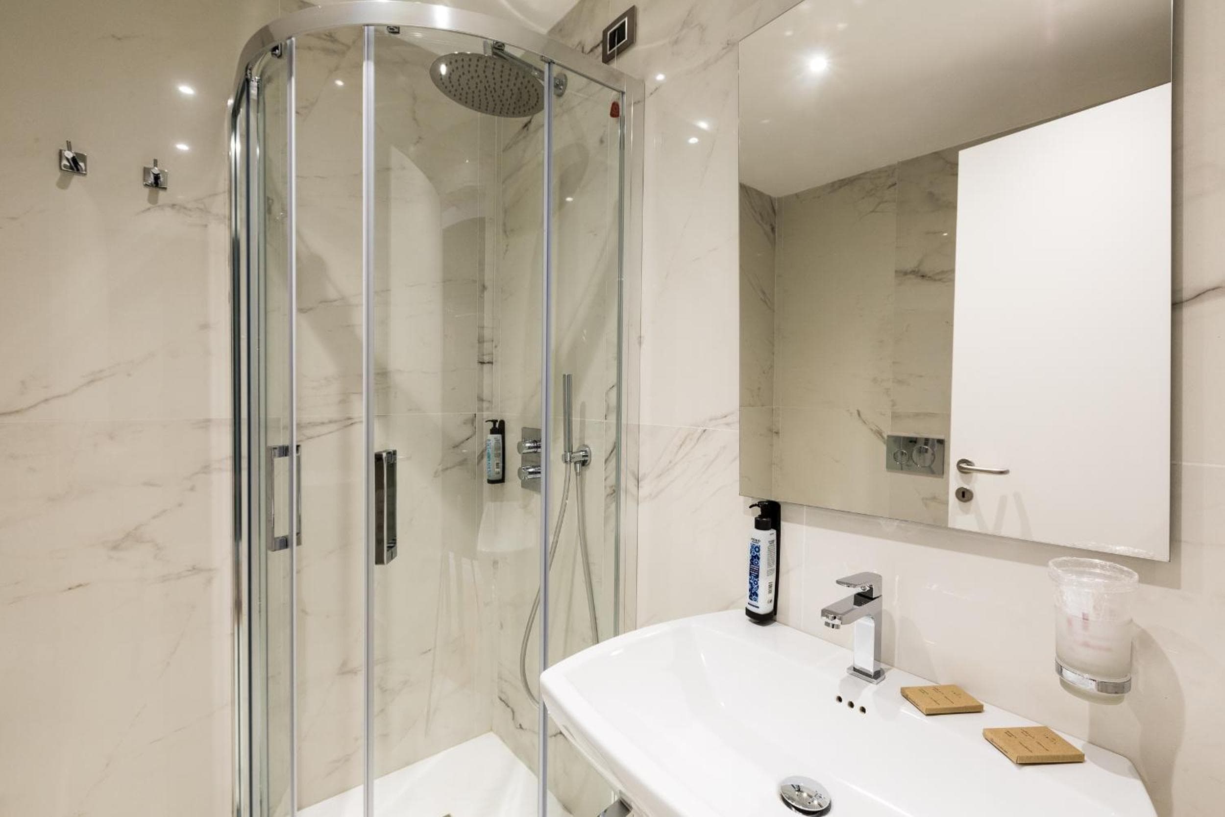 Floris Hotel — 30