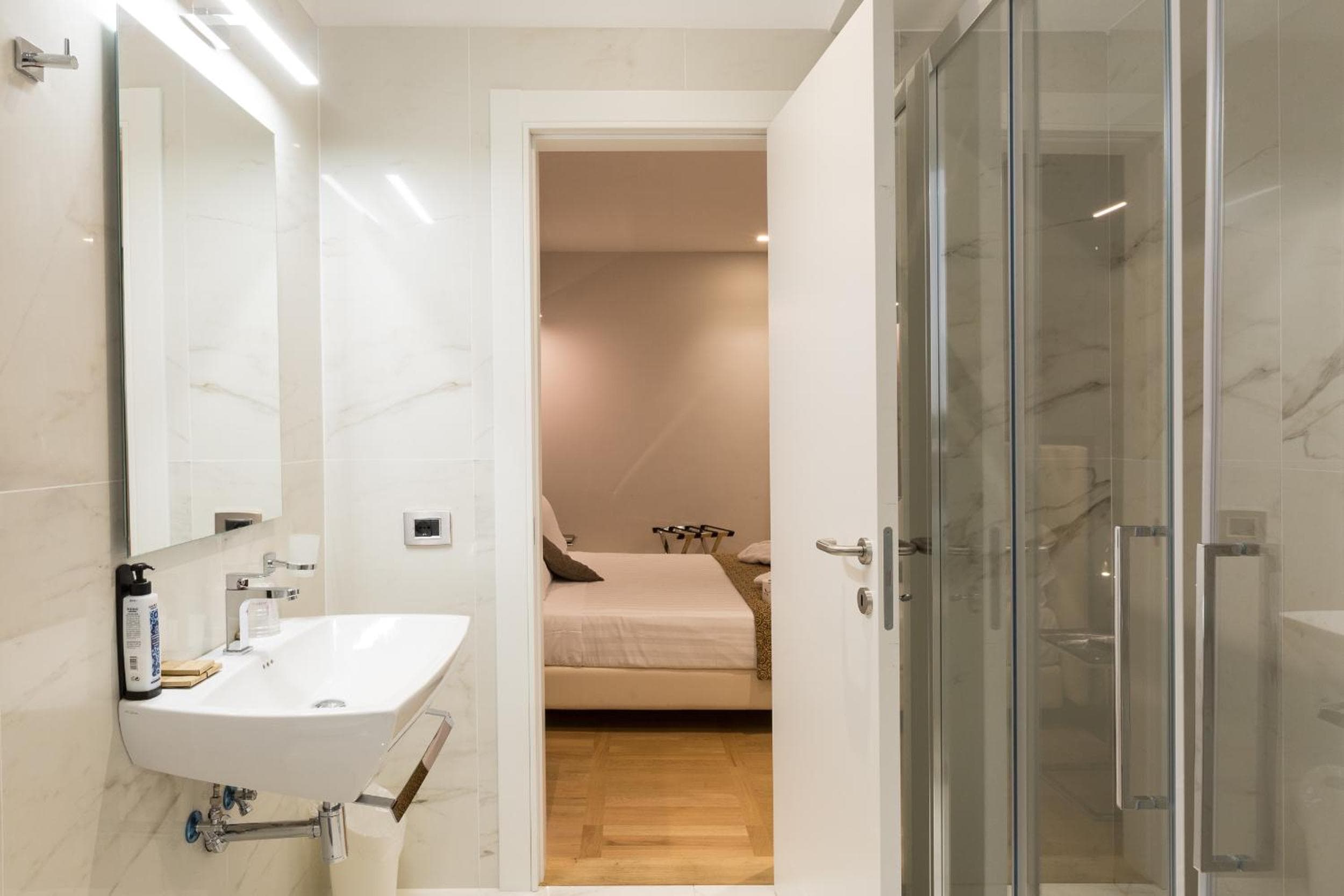 Floris Hotel — 10