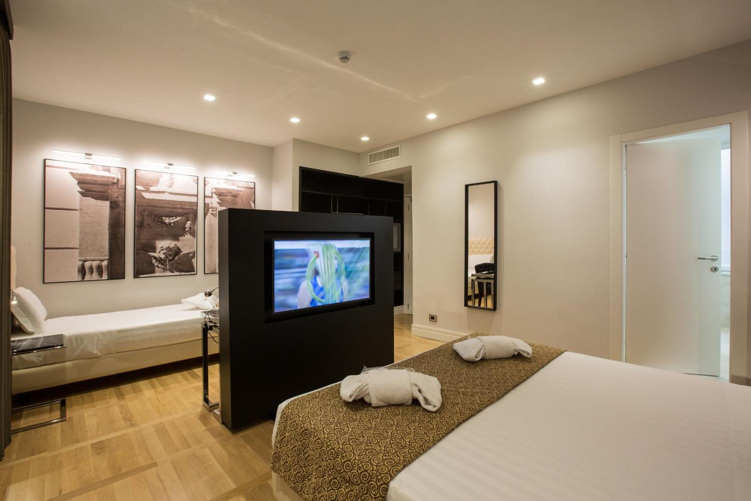 Floris Hotel — 4
