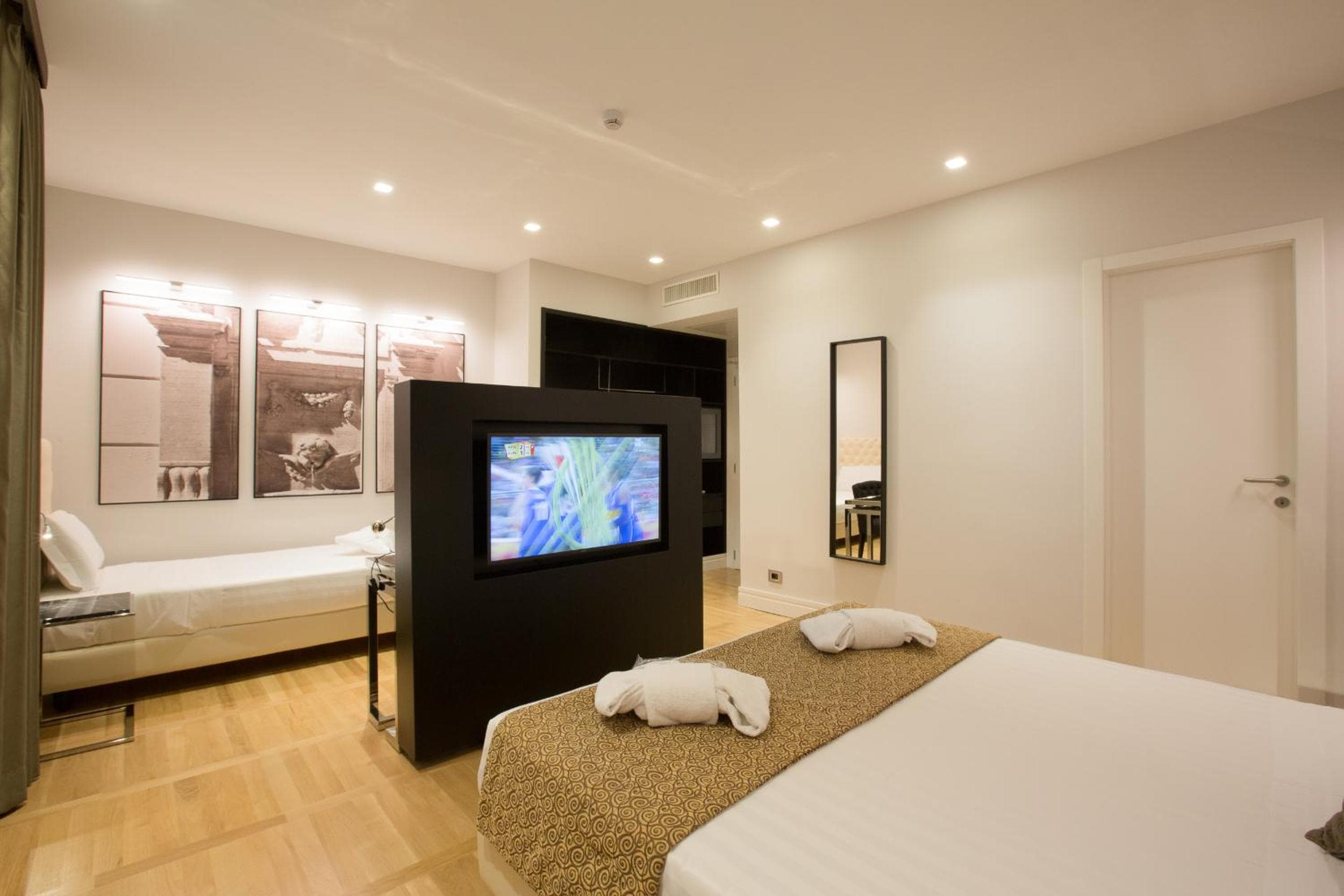 Floris Hotel — 2