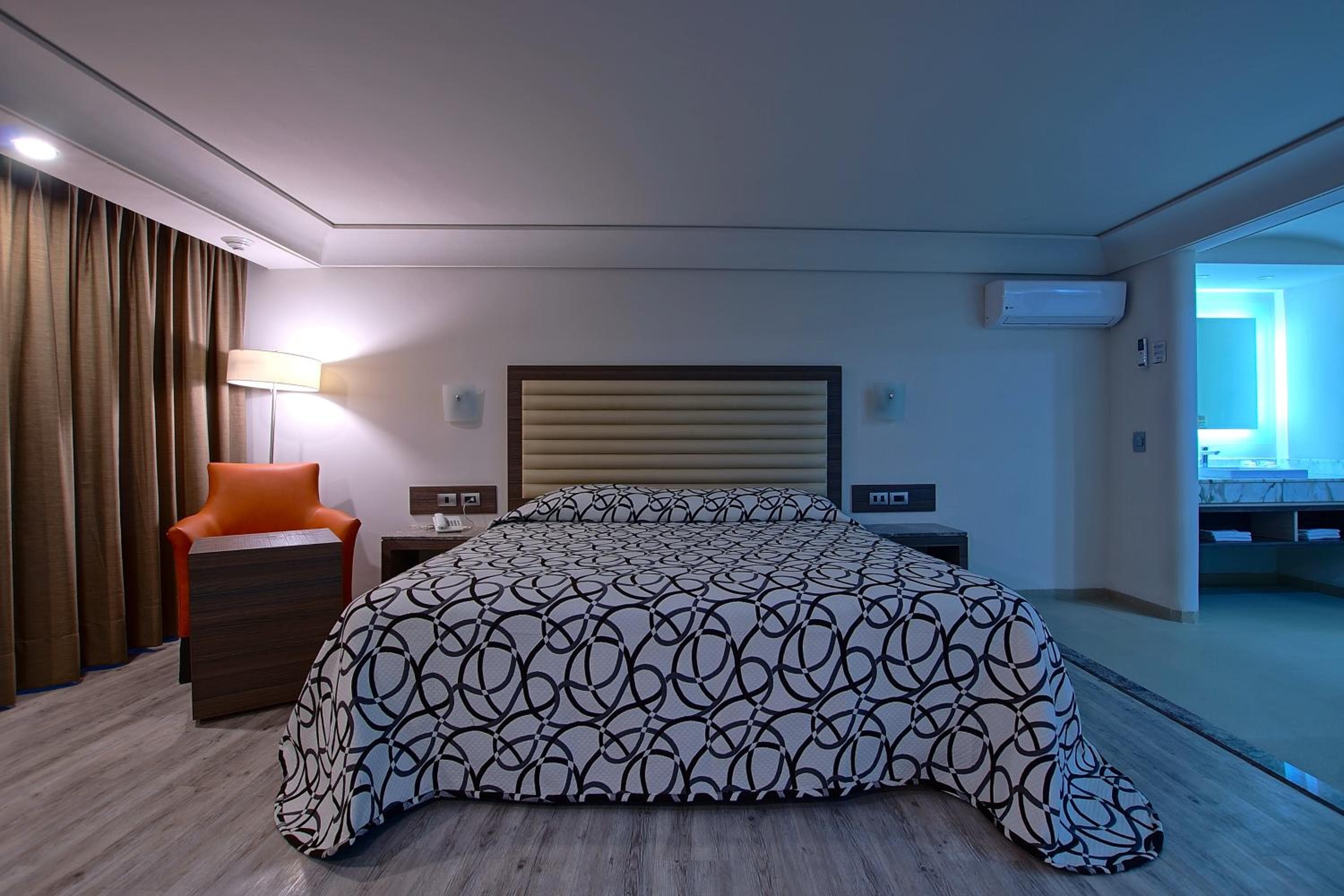 Econo Express Hotel by Nokte Inn — 6
