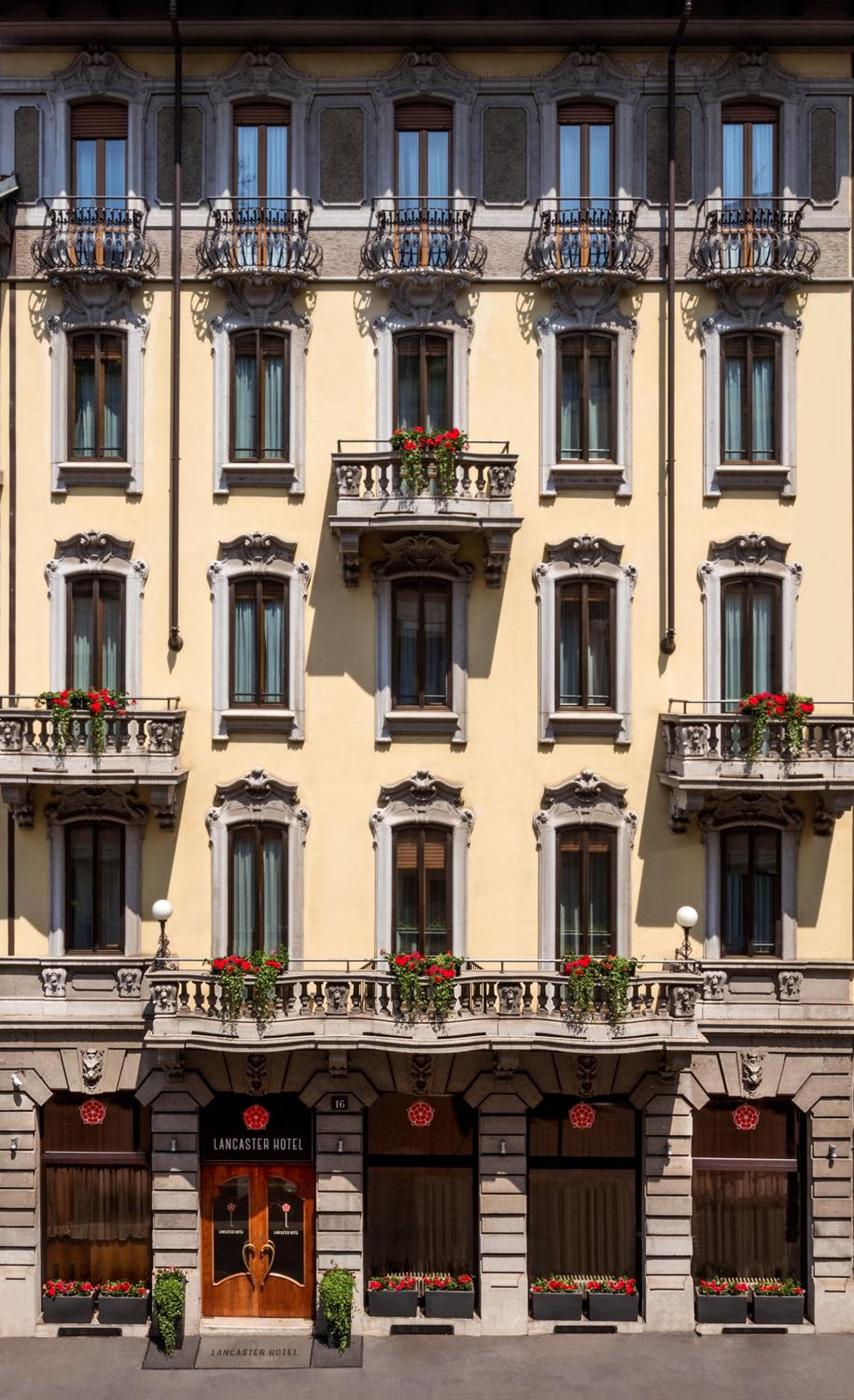 Lancaster Hotel — 24