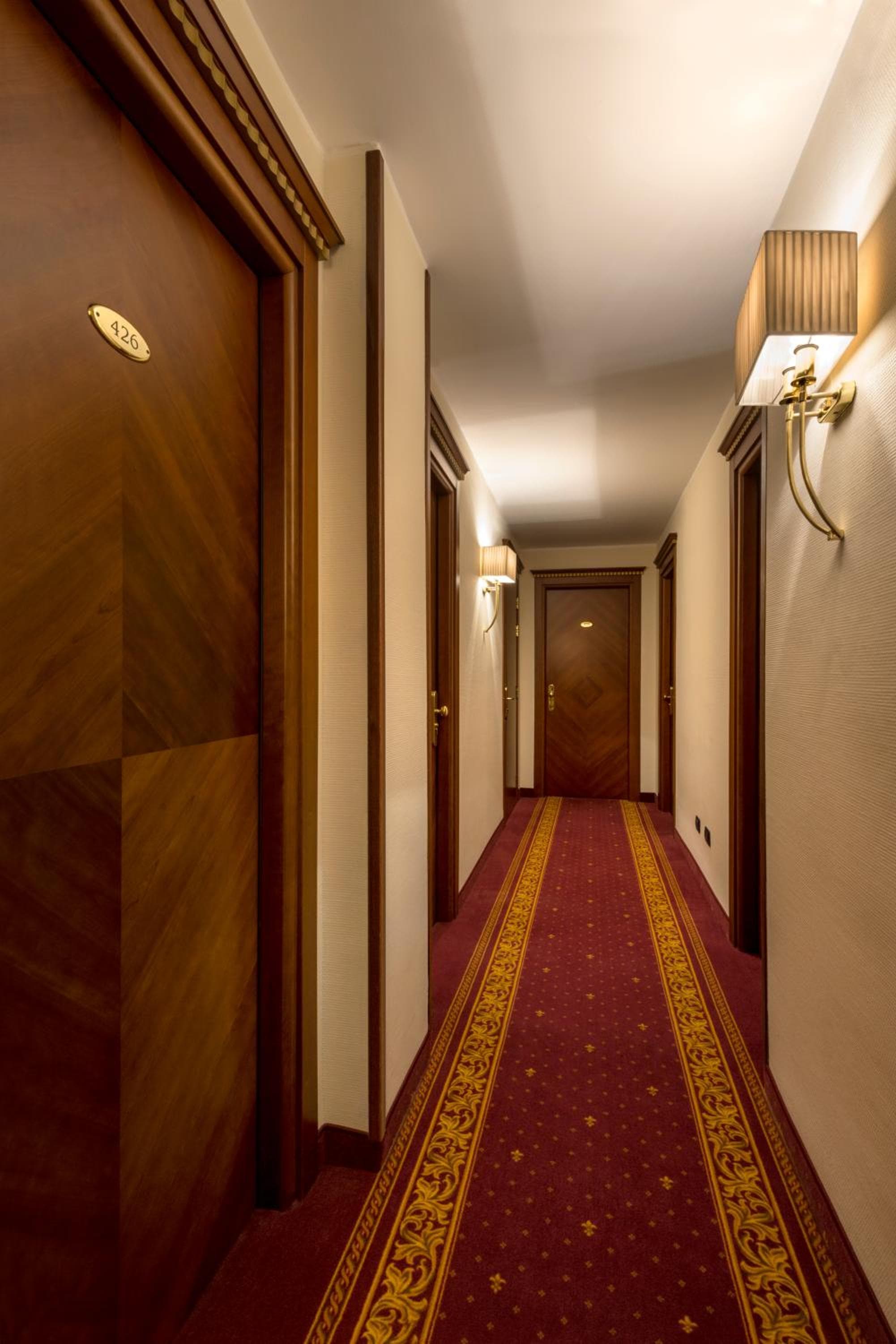 Lancaster Hotel — 25