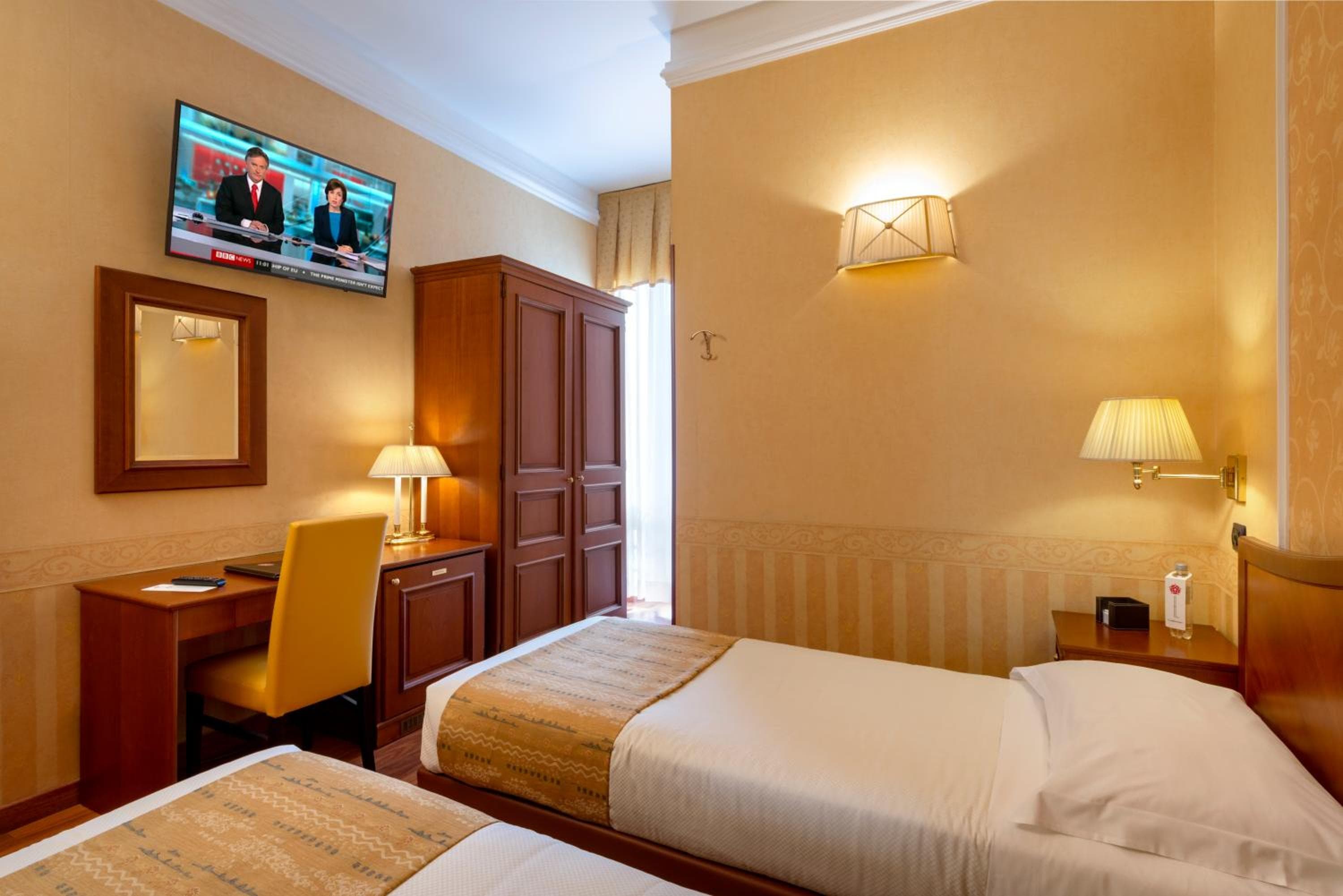 Lancaster Hotel — 8