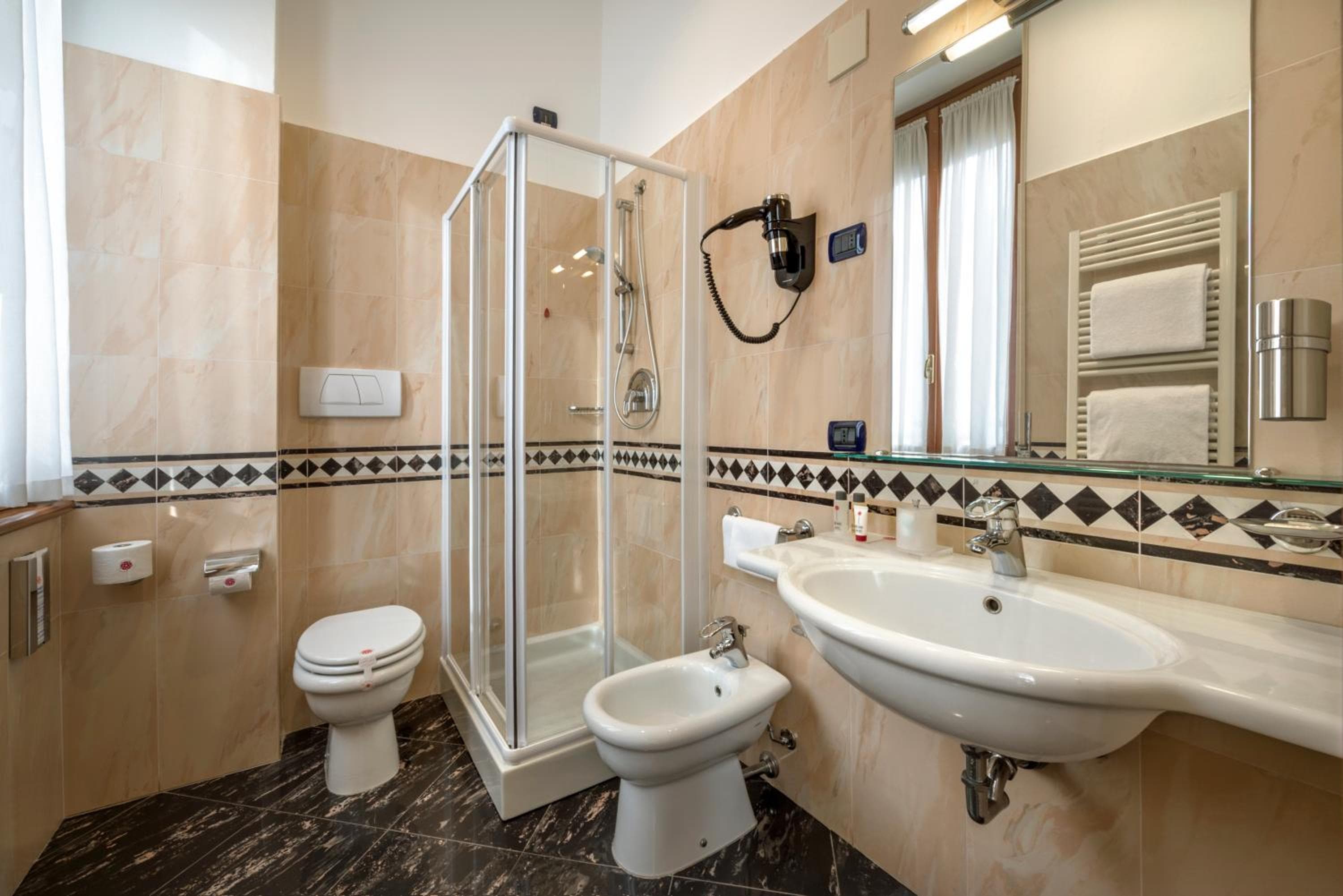 Lancaster Hotel — 17