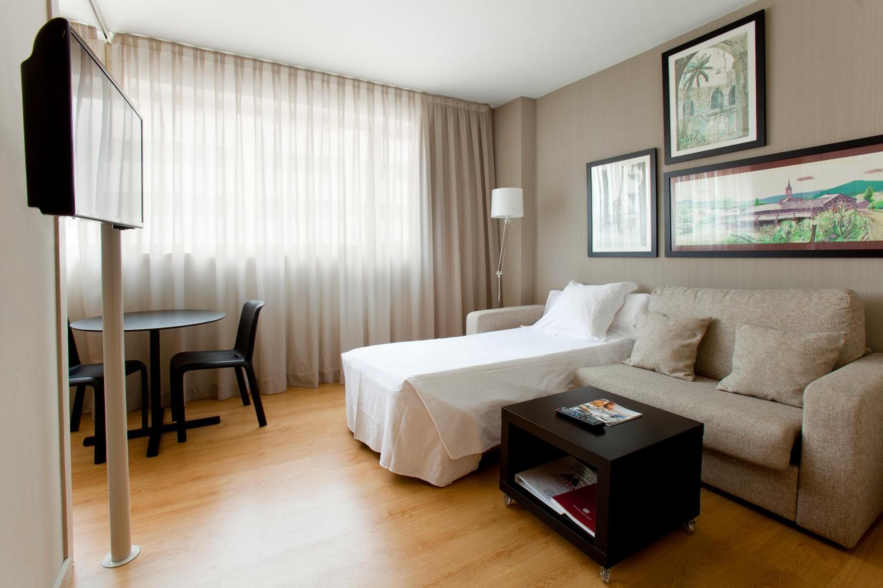 Aparthotel Atenea Barcelona — 10
