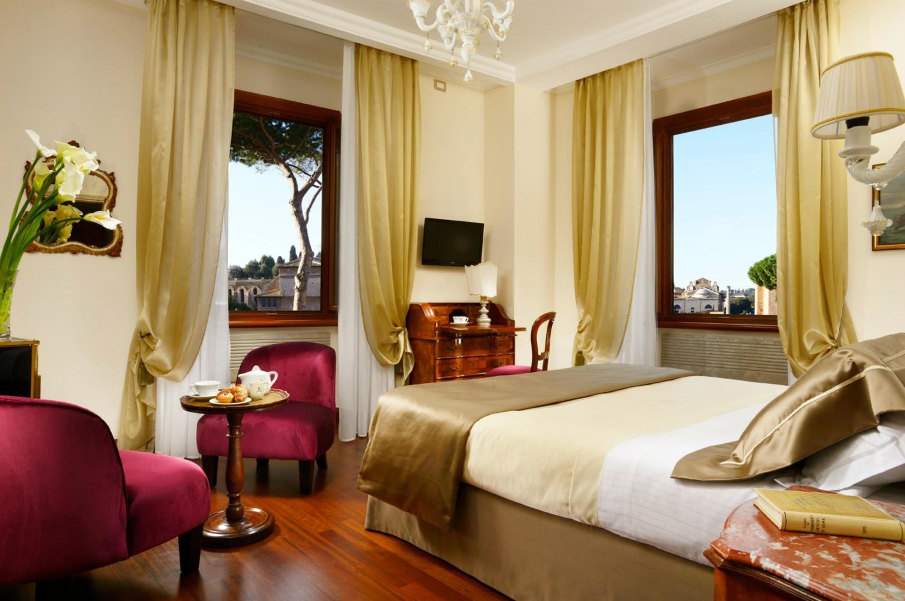 Hotel Forum — 28