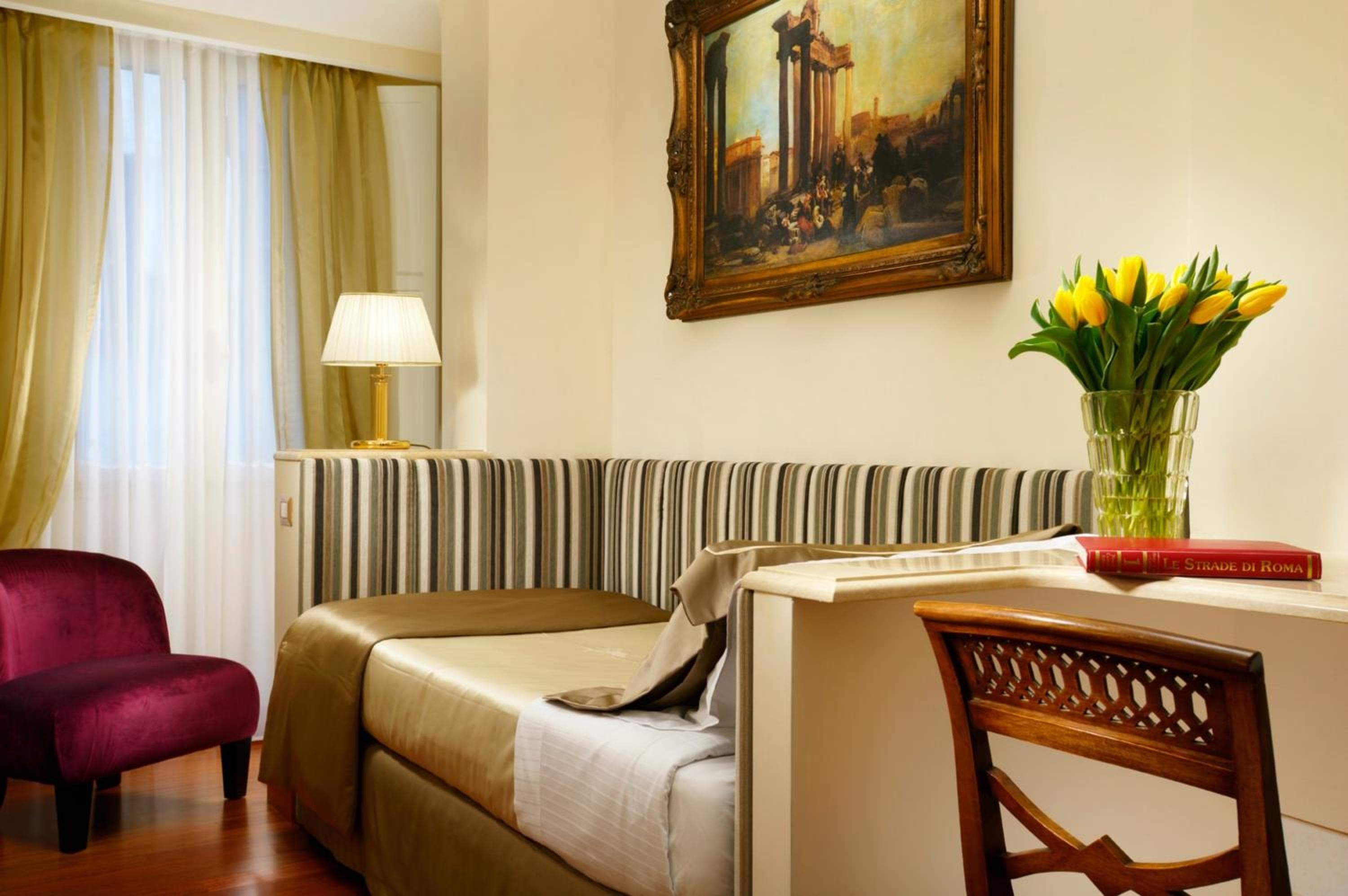 Hotel Forum — 26